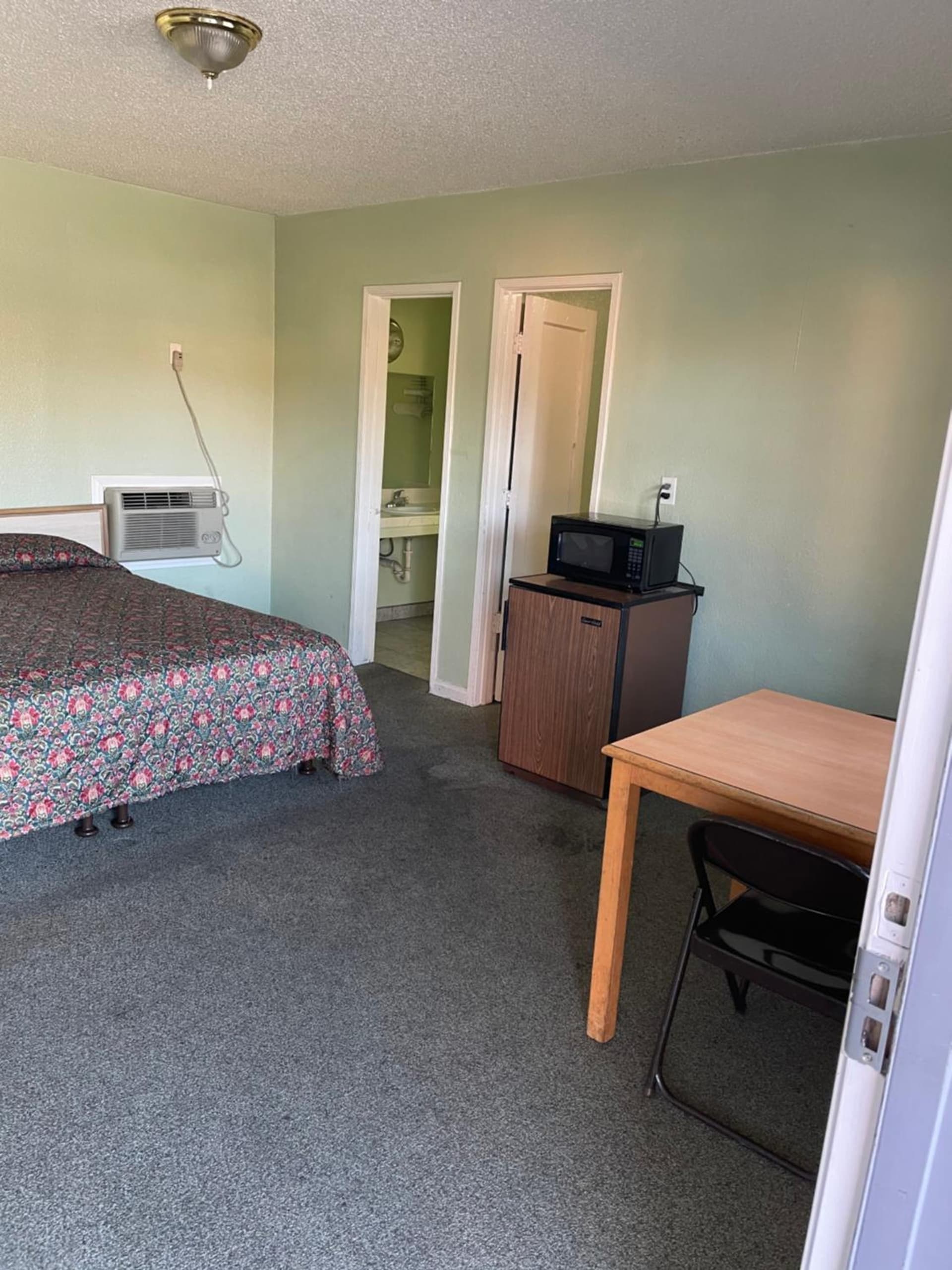 RAMONA MOTEL property views in Hemet, CA — gallery photo 3