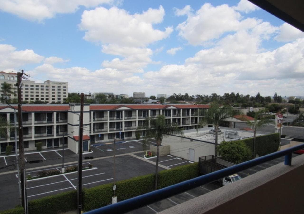 Capri Suites Anaheim gallery photo in Anaheim, CA — image 17