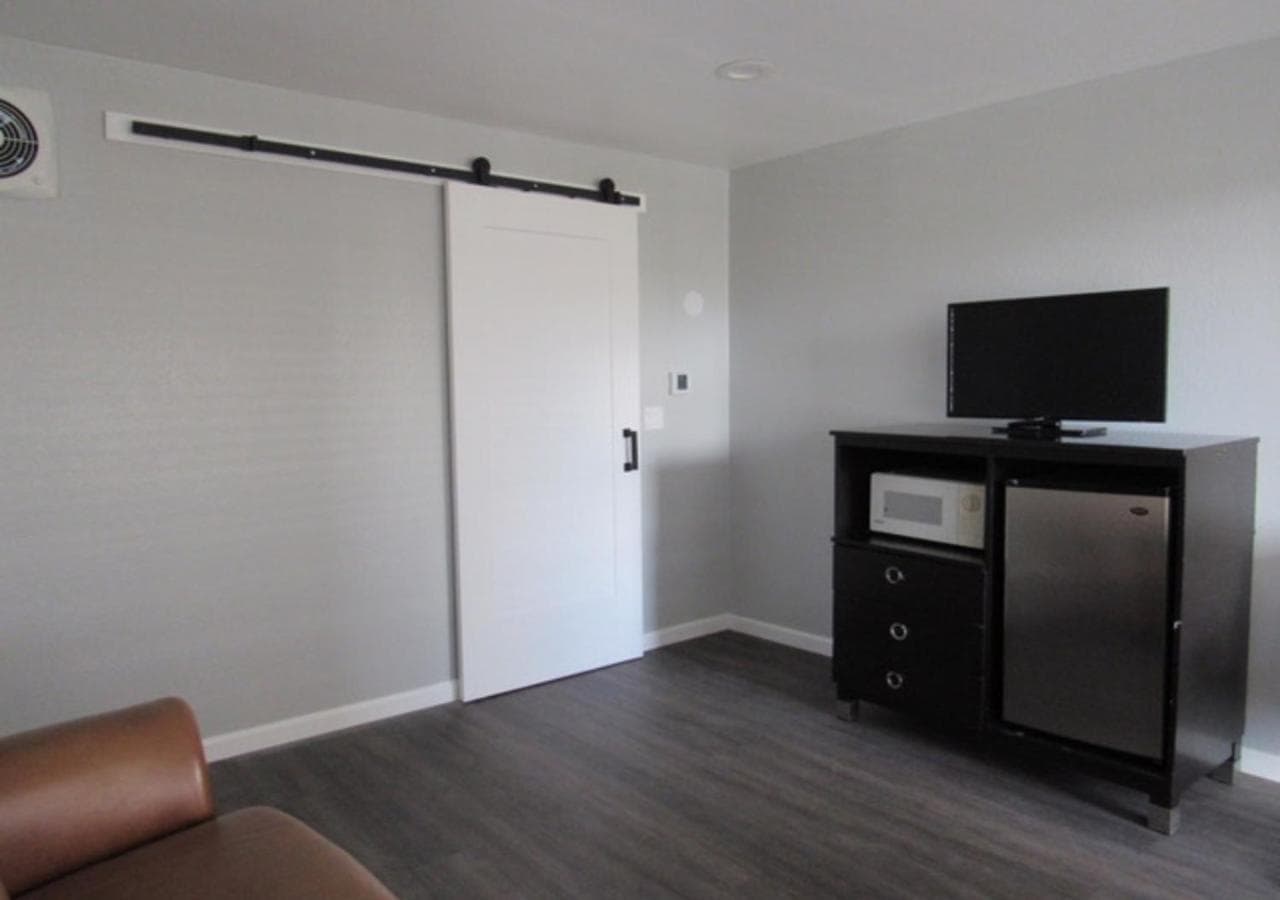 Capri Suites Anaheim gallery photo in Anaheim, CA — image 13
