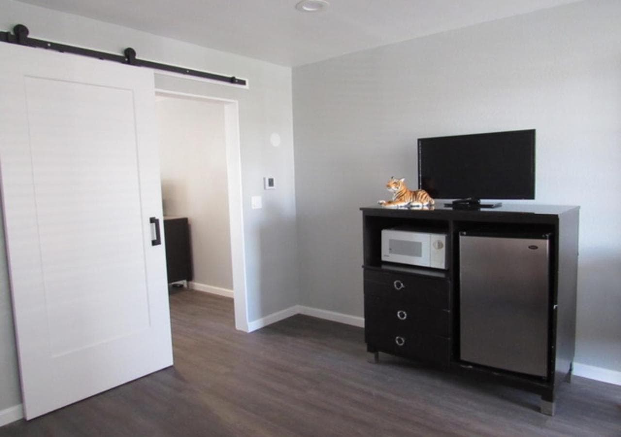 Capri Suites Anaheim gallery photo in Anaheim, CA — image 14
