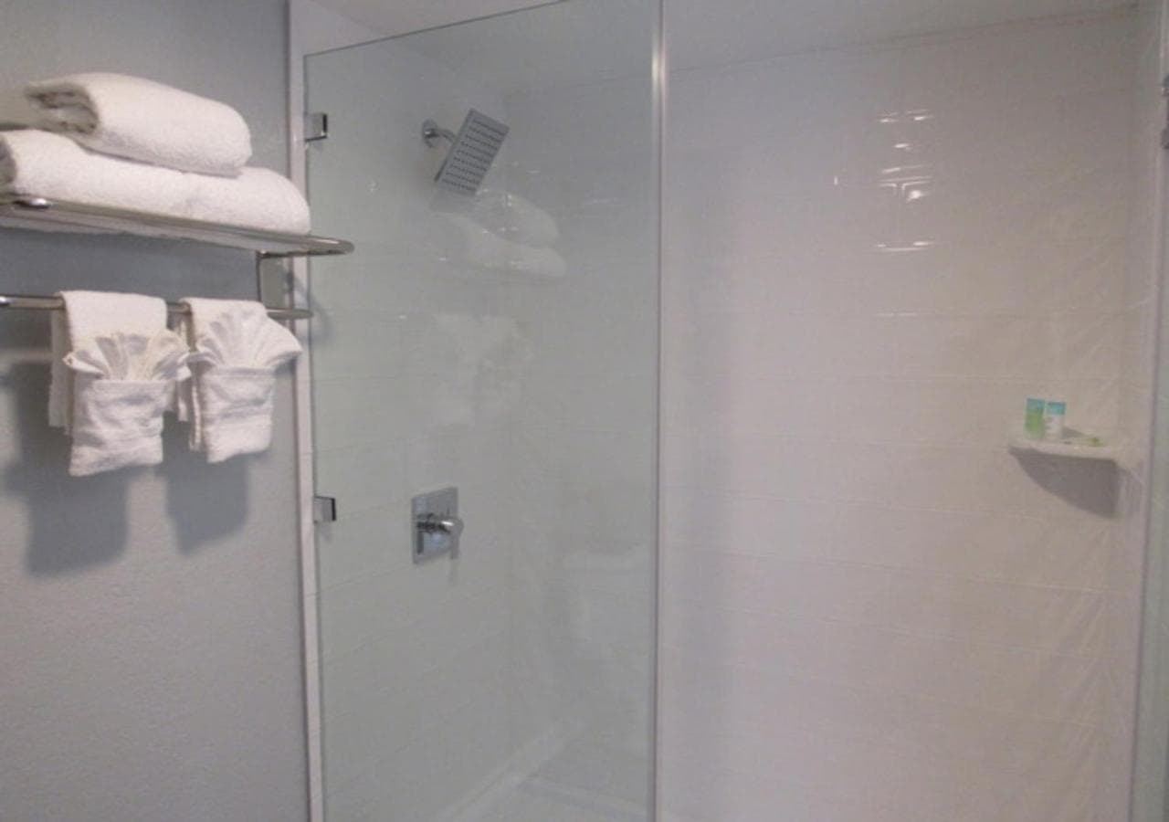 Capri Suites Anaheim gallery photo in Anaheim, CA — image 28