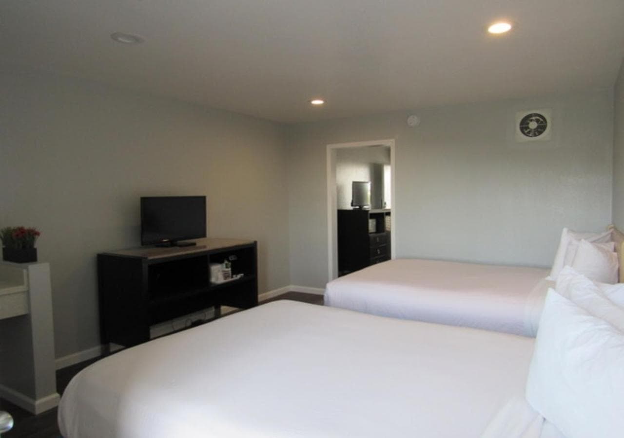 Capri Suites Anaheim gallery photo in Anaheim, CA — image 38