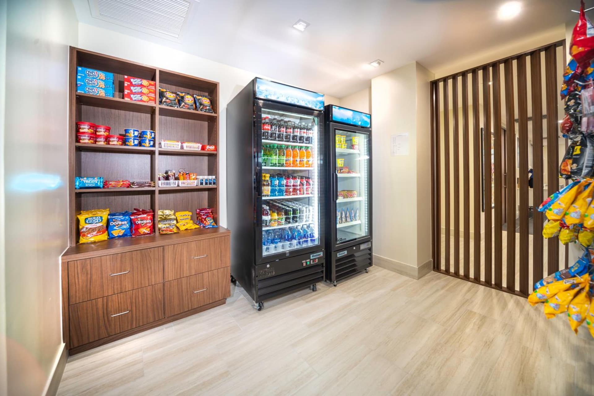 Holiday Inn Express & Suites - Fort Myers Airport by IHG gallery photo in Fort Myers, FL — image 32