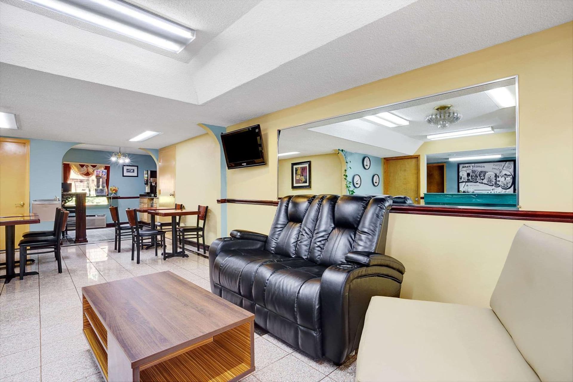 Super 8 by Wyndham Forest Park property views in Forest Park, GA — gallery photo 3