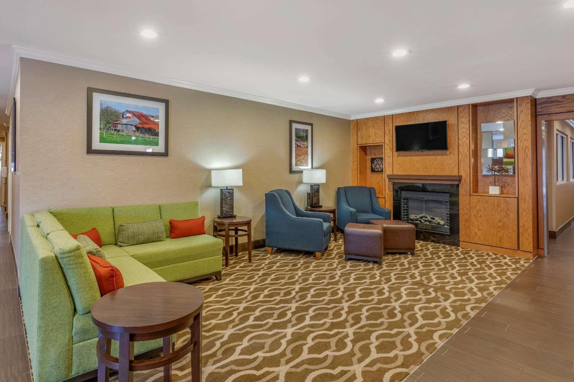 Comfort Inn & Suites North Dallas-Addison property views in Dallas, TX — gallery photo 3