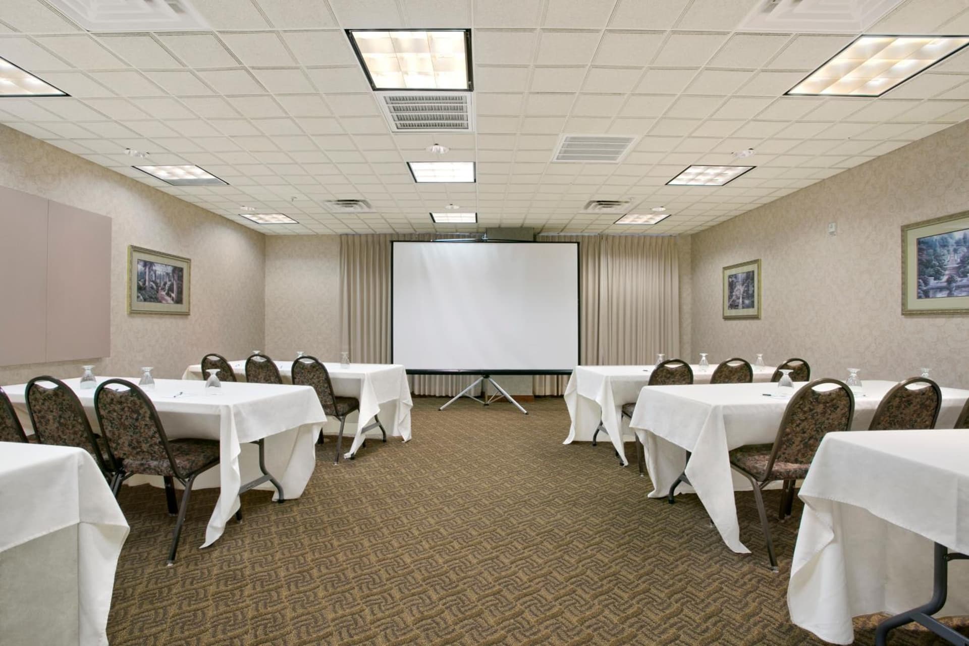 Wingate by Wyndham Green Bay gallery photo in Green Bay, WI — image 10