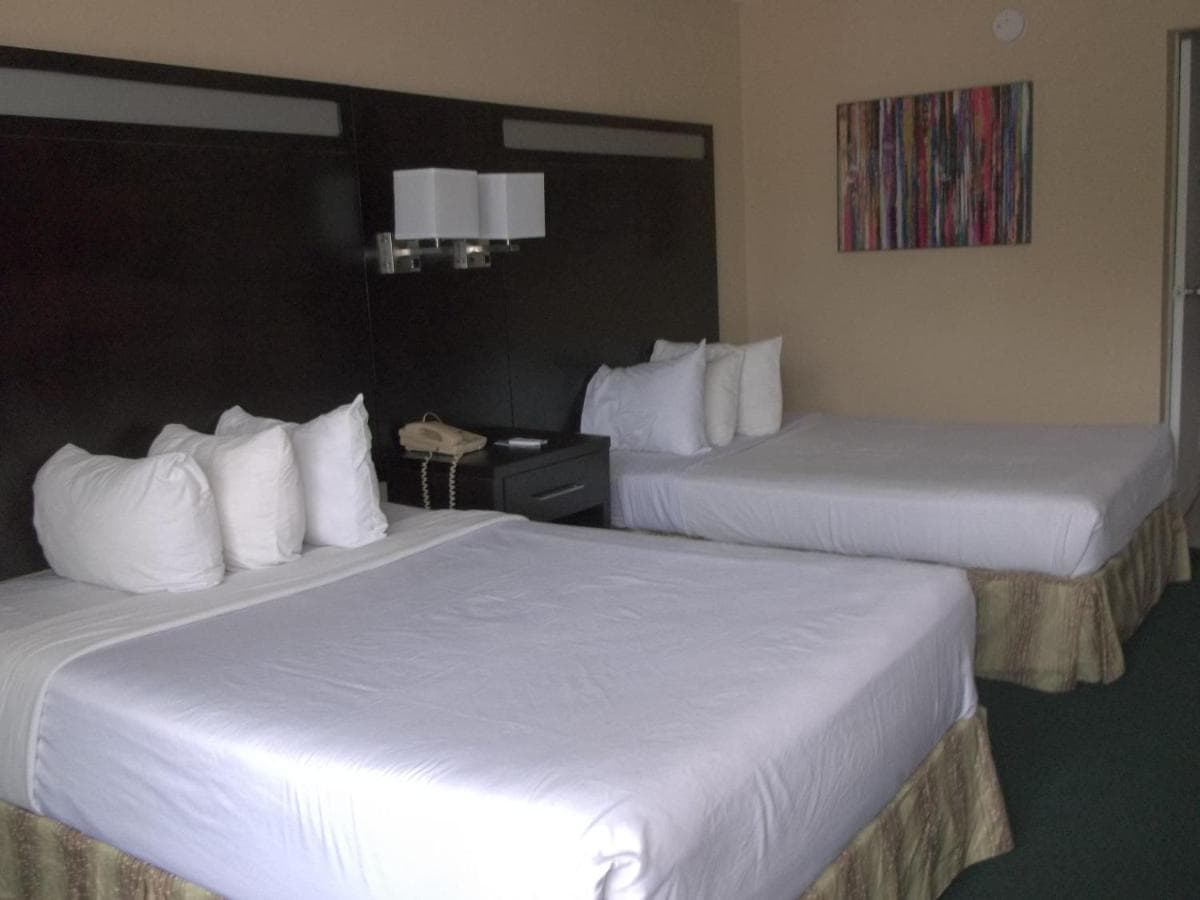 Days Inn by Wyndham Fort Lauderdale Airport Cruise Port gallery photo in Fort Lauderdale, FL — image 9