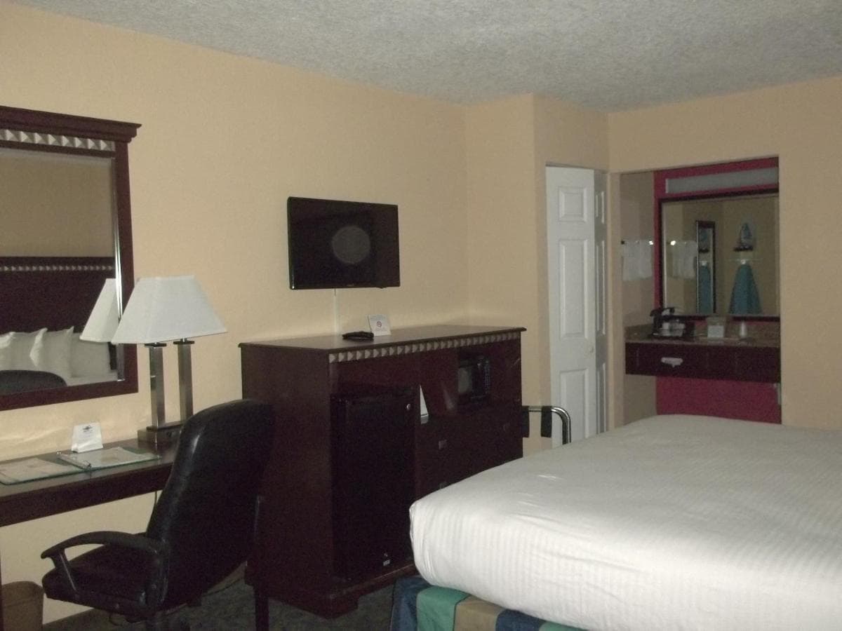 Days Inn by Wyndham Fort Lauderdale Airport Cruise Port gallery photo in Fort Lauderdale, FL — image 13