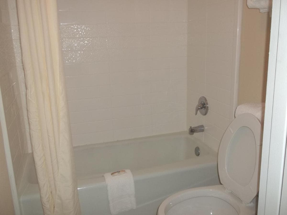 Days Inn by Wyndham Fort Lauderdale Airport Cruise Port gallery photo in Fort Lauderdale, FL — image 14