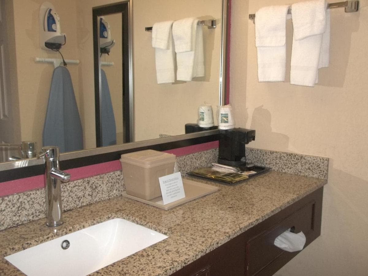 Days Inn by Wyndham Fort Lauderdale Airport Cruise Port gallery photo in Fort Lauderdale, FL — image 16