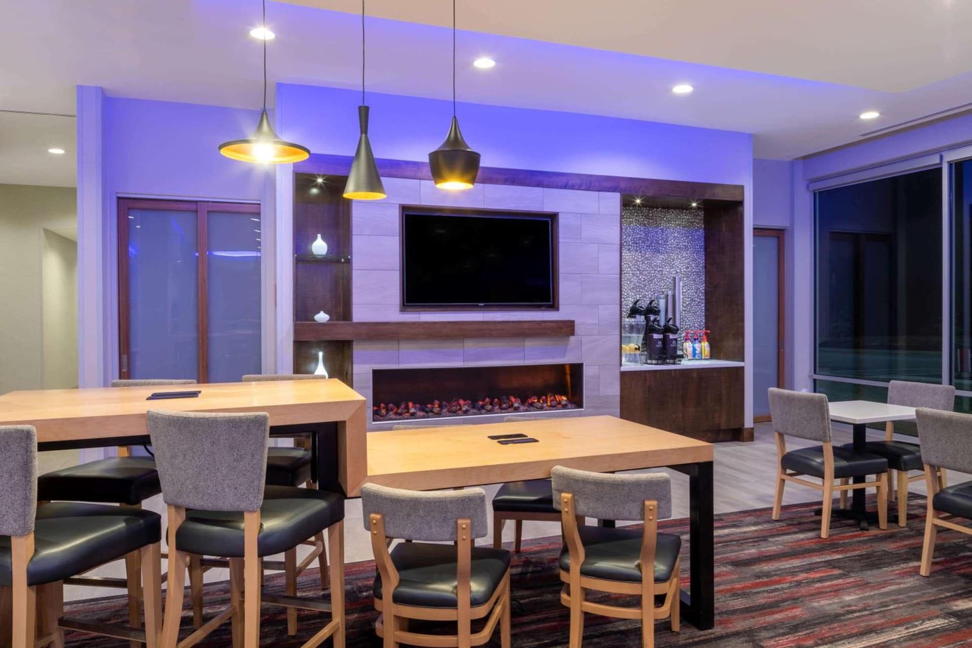 La Quinta by Wyndham Greensboro Airport High Point gallery photo in Greensboro, NC — image 15