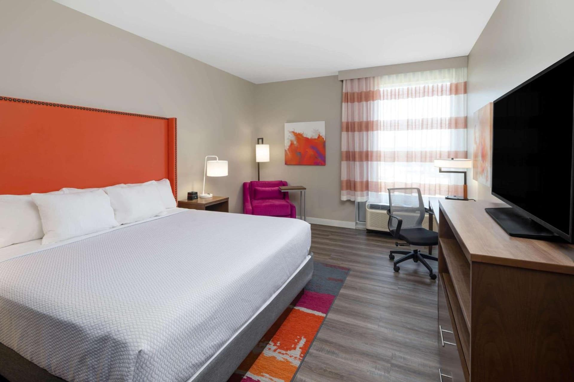 La Quinta by Wyndham Greensboro Airport High Point gallery photo in Greensboro, NC — image 12