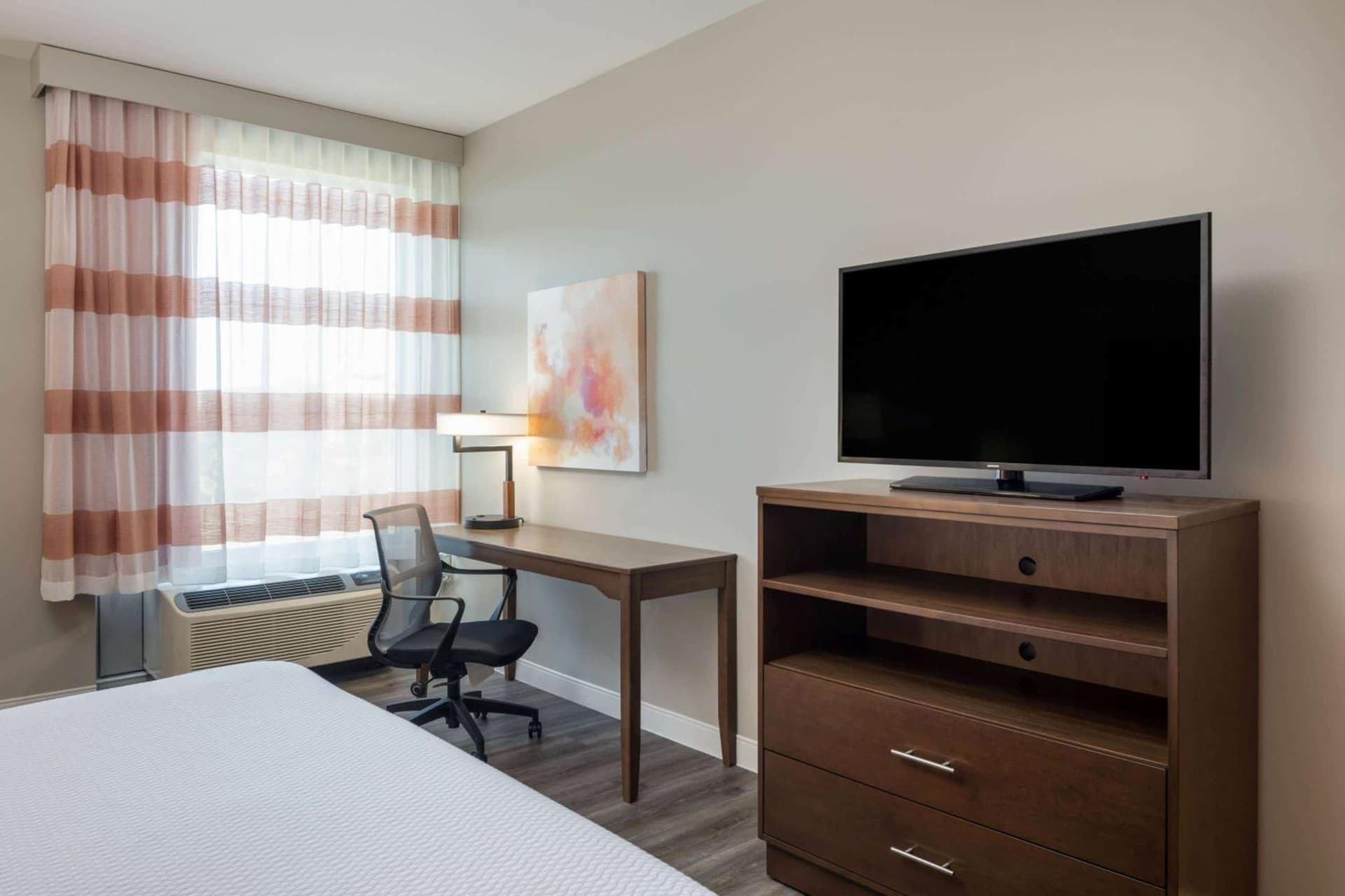 La Quinta by Wyndham Greensboro Airport High Point gallery photo in Greensboro, NC — image 40
