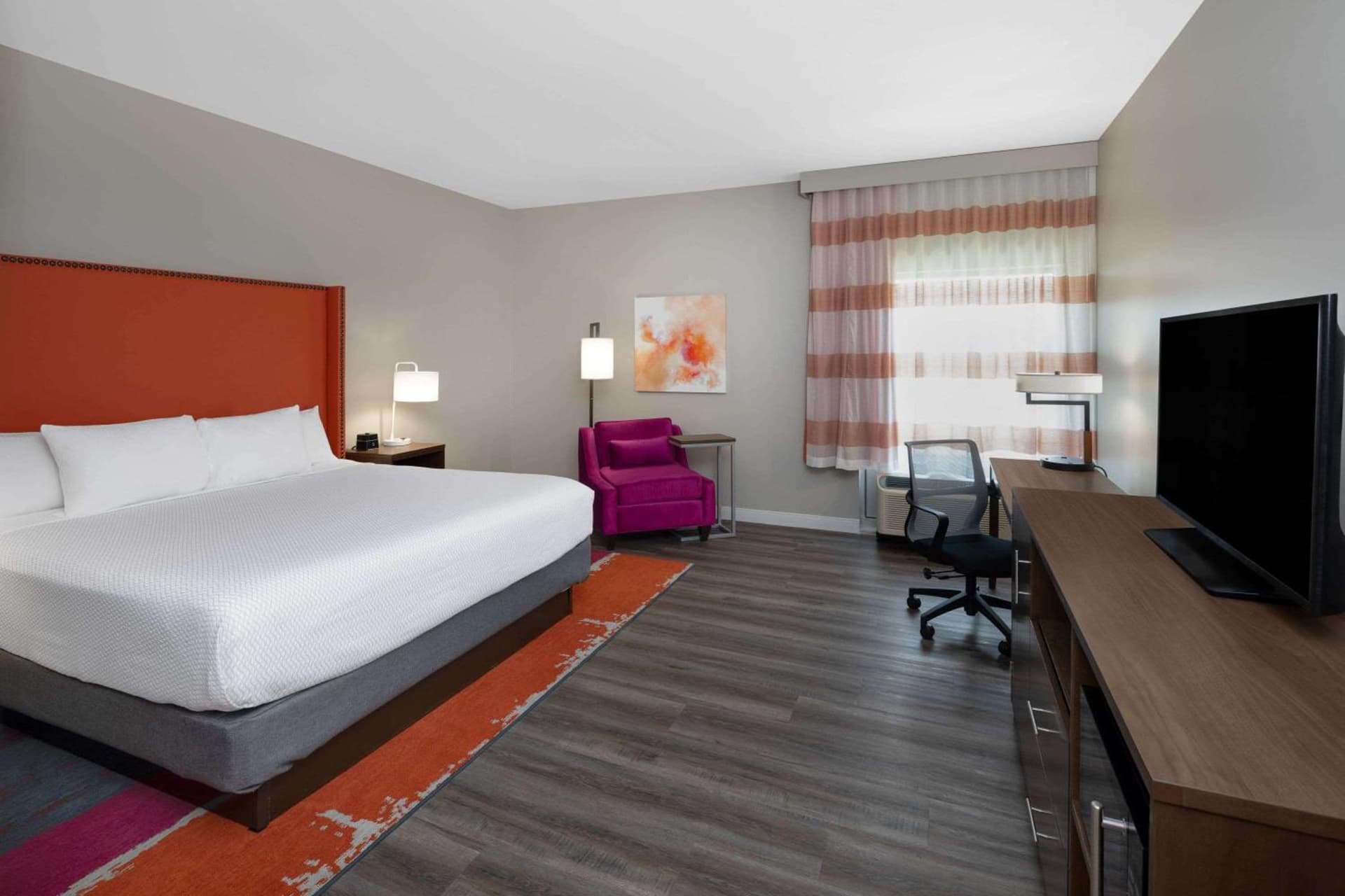 La Quinta by Wyndham Greensboro Airport High Point gallery photo in Greensboro, NC — image 17