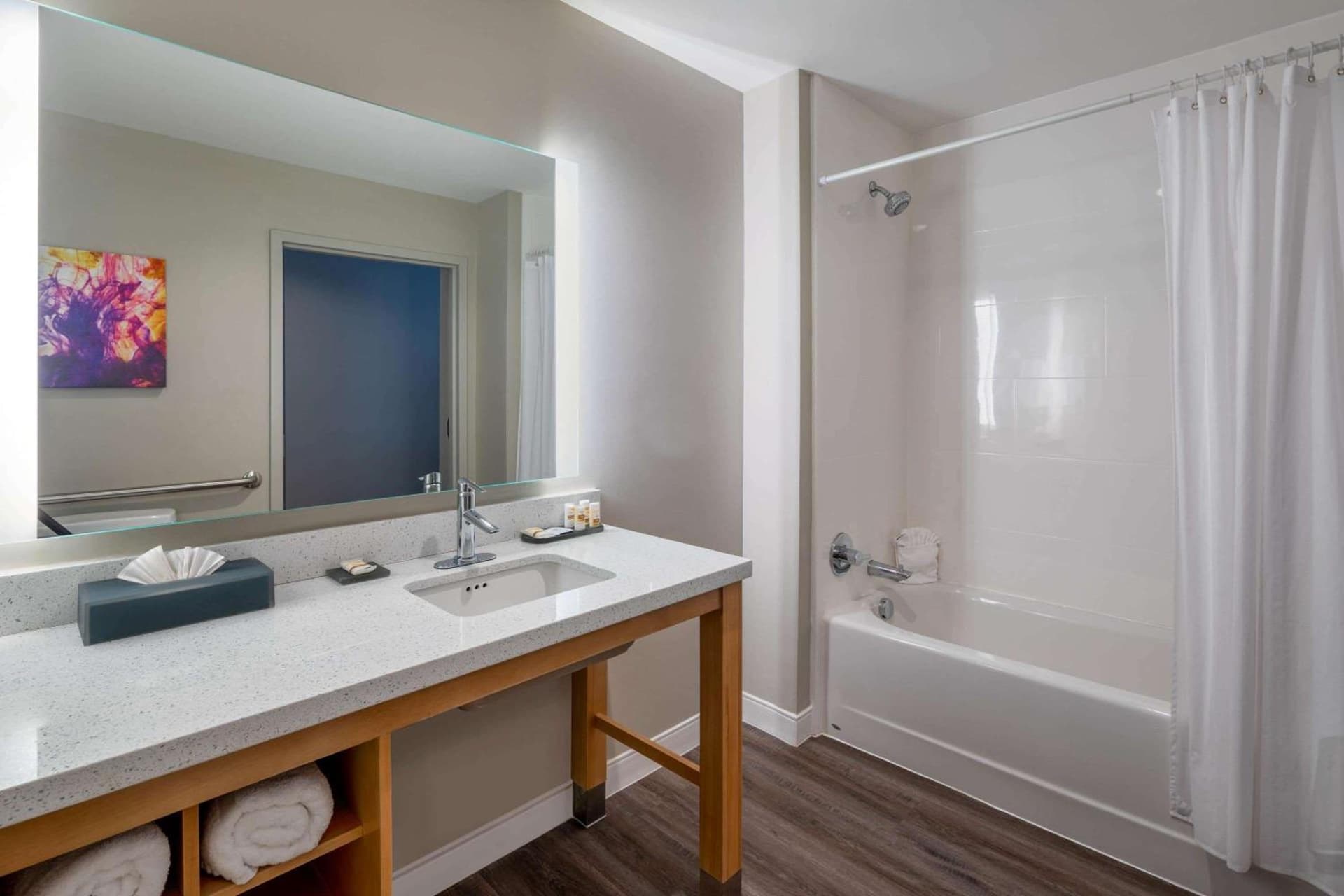 La Quinta by Wyndham Greensboro Airport High Point gallery photo in Greensboro, NC — image 19