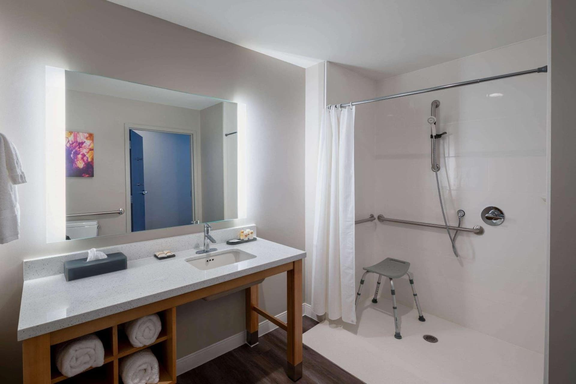 La Quinta by Wyndham Greensboro Airport High Point gallery photo in Greensboro, NC — image 27