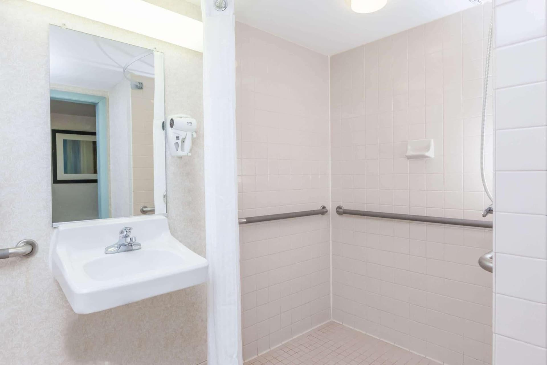 Wyndham Virginia Beach Oceanfront gallery photo in Virginia Beach, VA — image 65