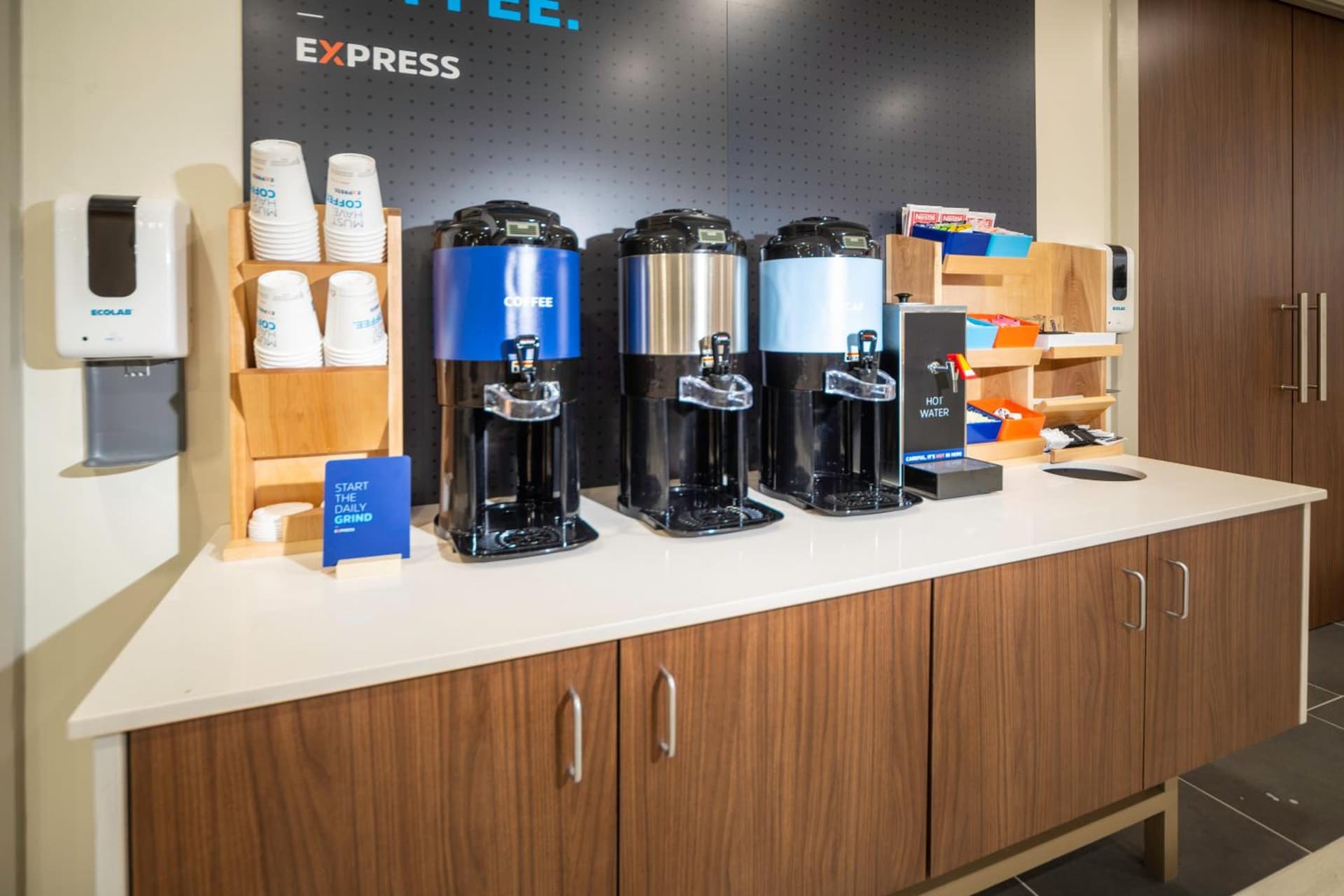 Holiday Inn Express & Suites - Fort Myers Airport by IHG gallery photo in Fort Myers, FL — image 30