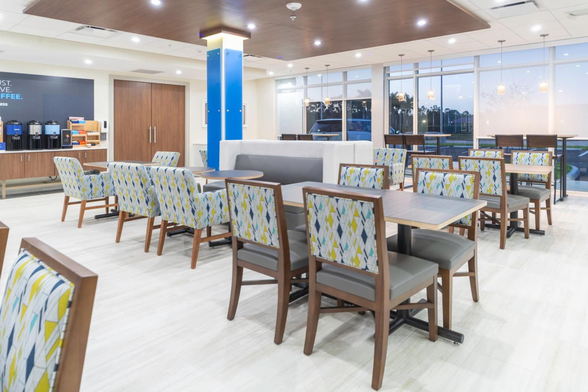Holiday Inn Express & Suites - Fort Myers Airport by IHG gallery photo in Fort Myers, FL — image 29