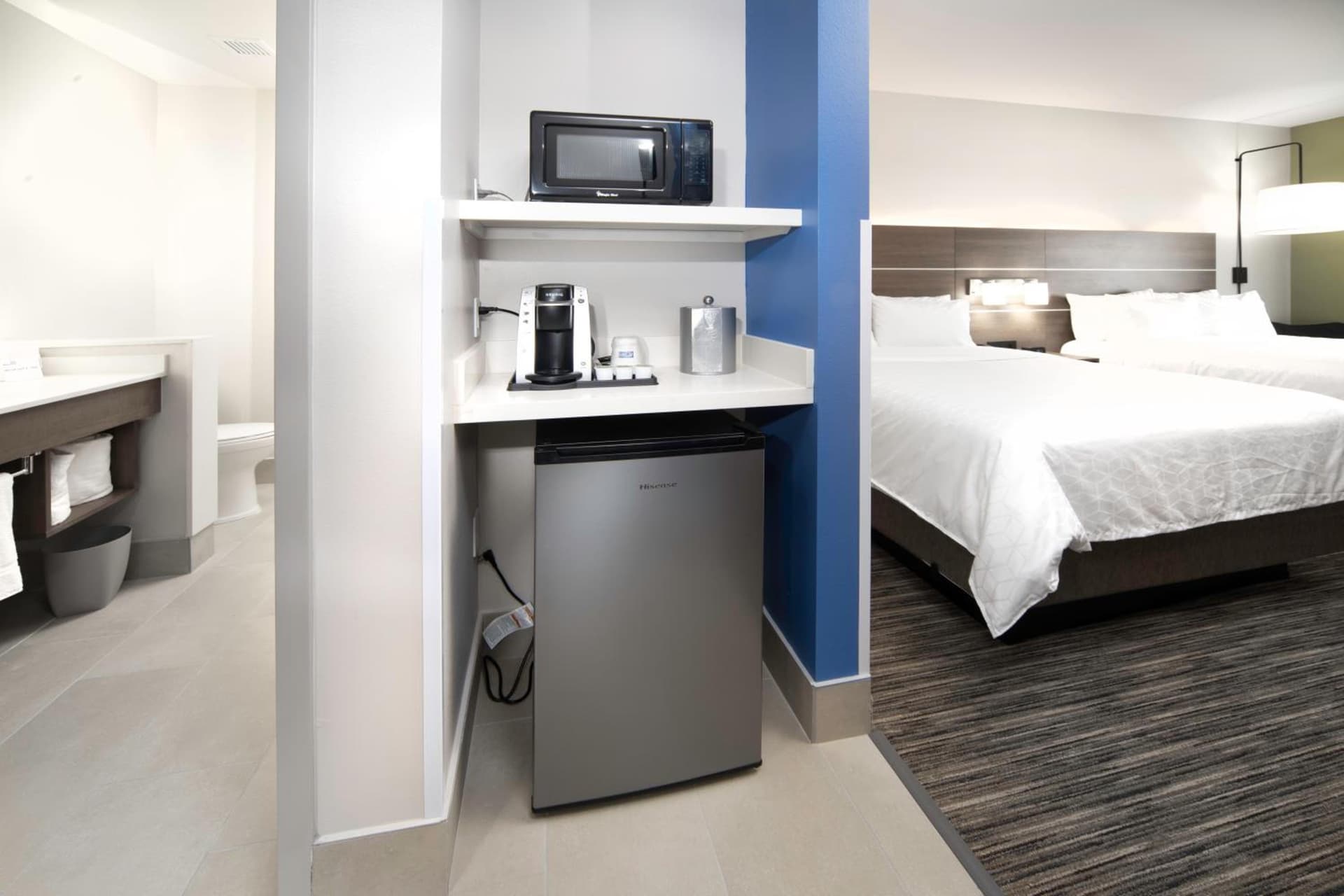 Holiday Inn Express & Suites - Fort Myers Airport by IHG gallery photo in Fort Myers, FL — image 45