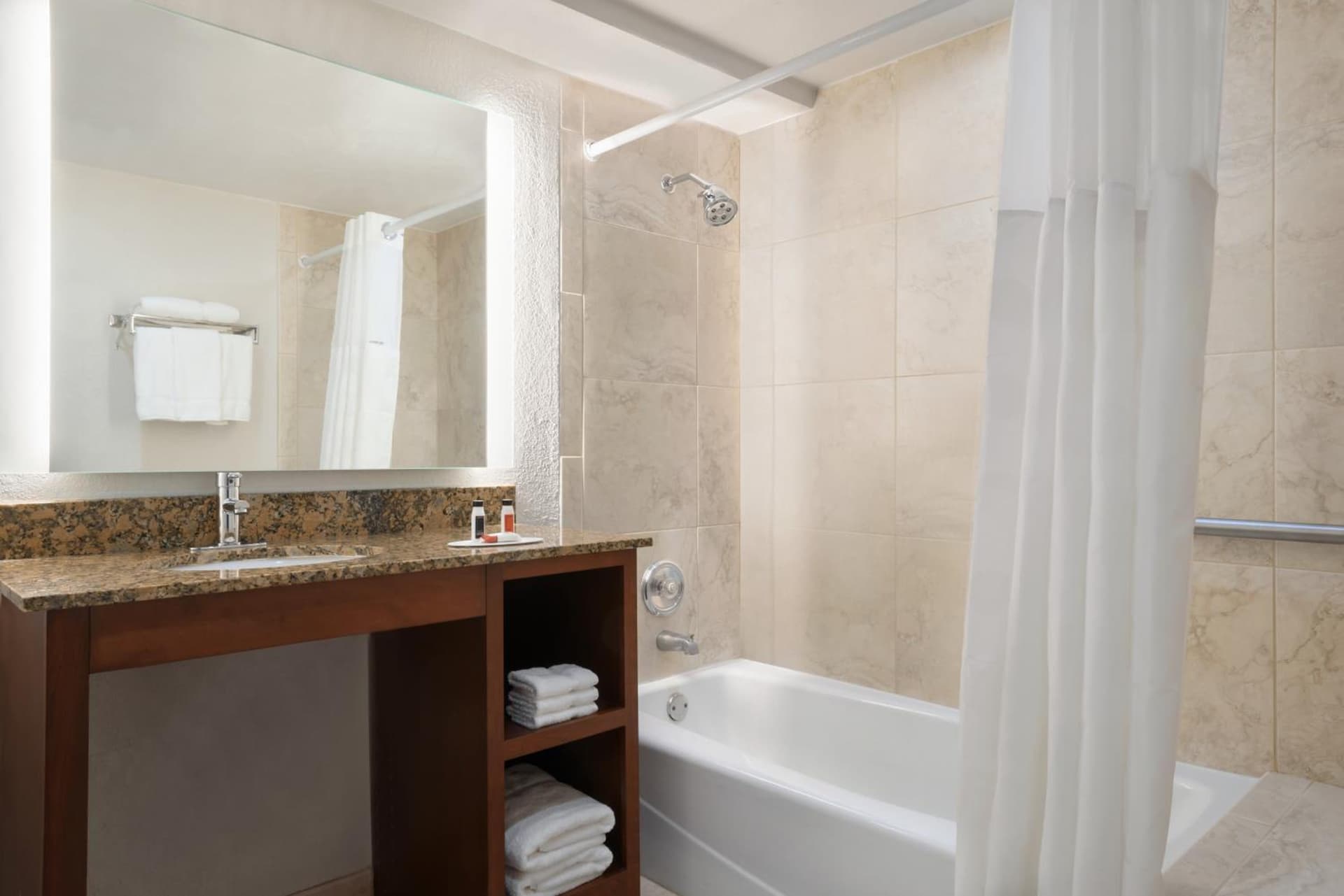 Wingate by Wyndham South Bend - Notre Dame gallery photo in South Bend, IN — image 18