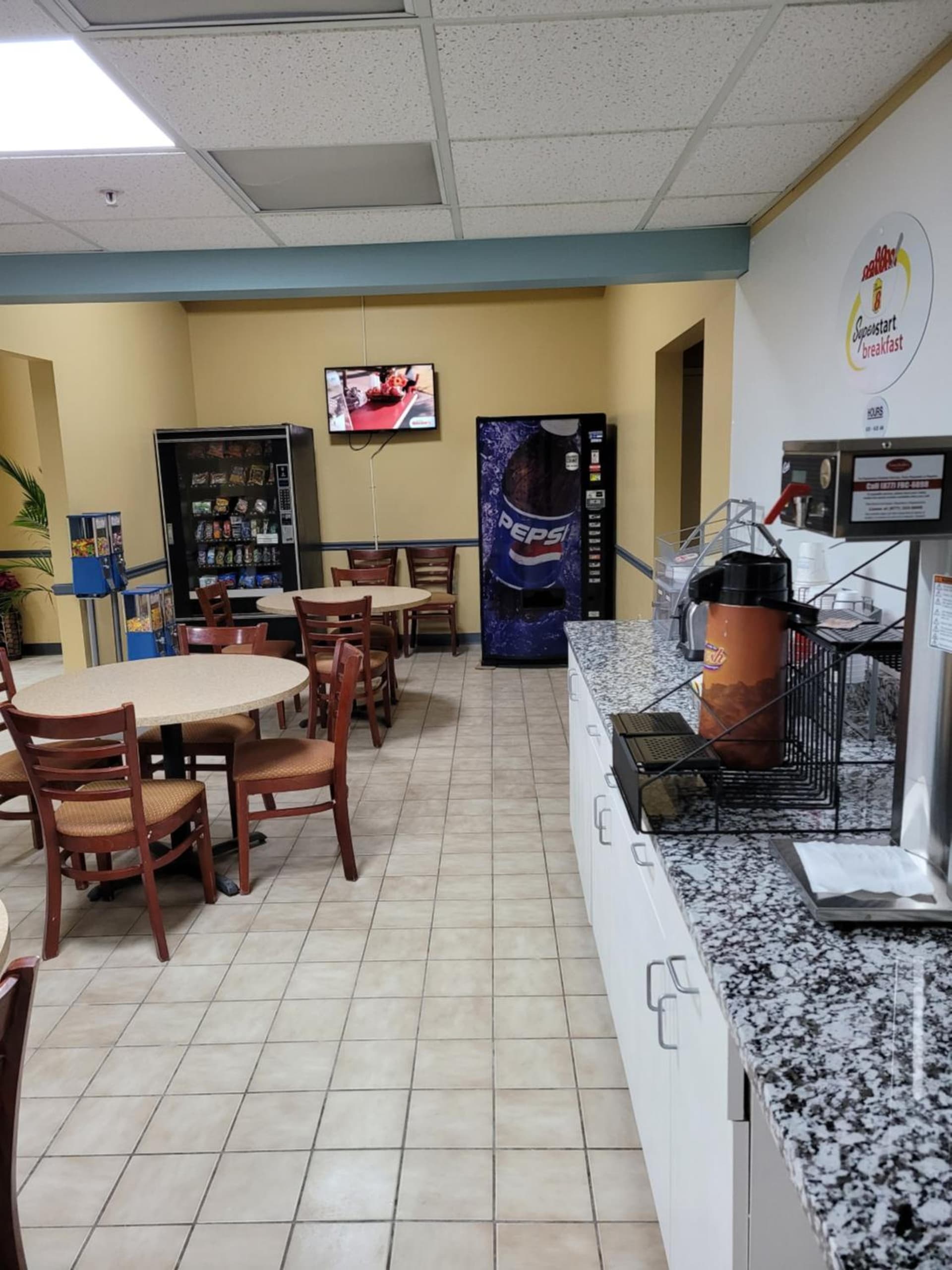 Super 8 by Wyndham Newcomerstown gallery photo in Newcomerstown, OH — image 17