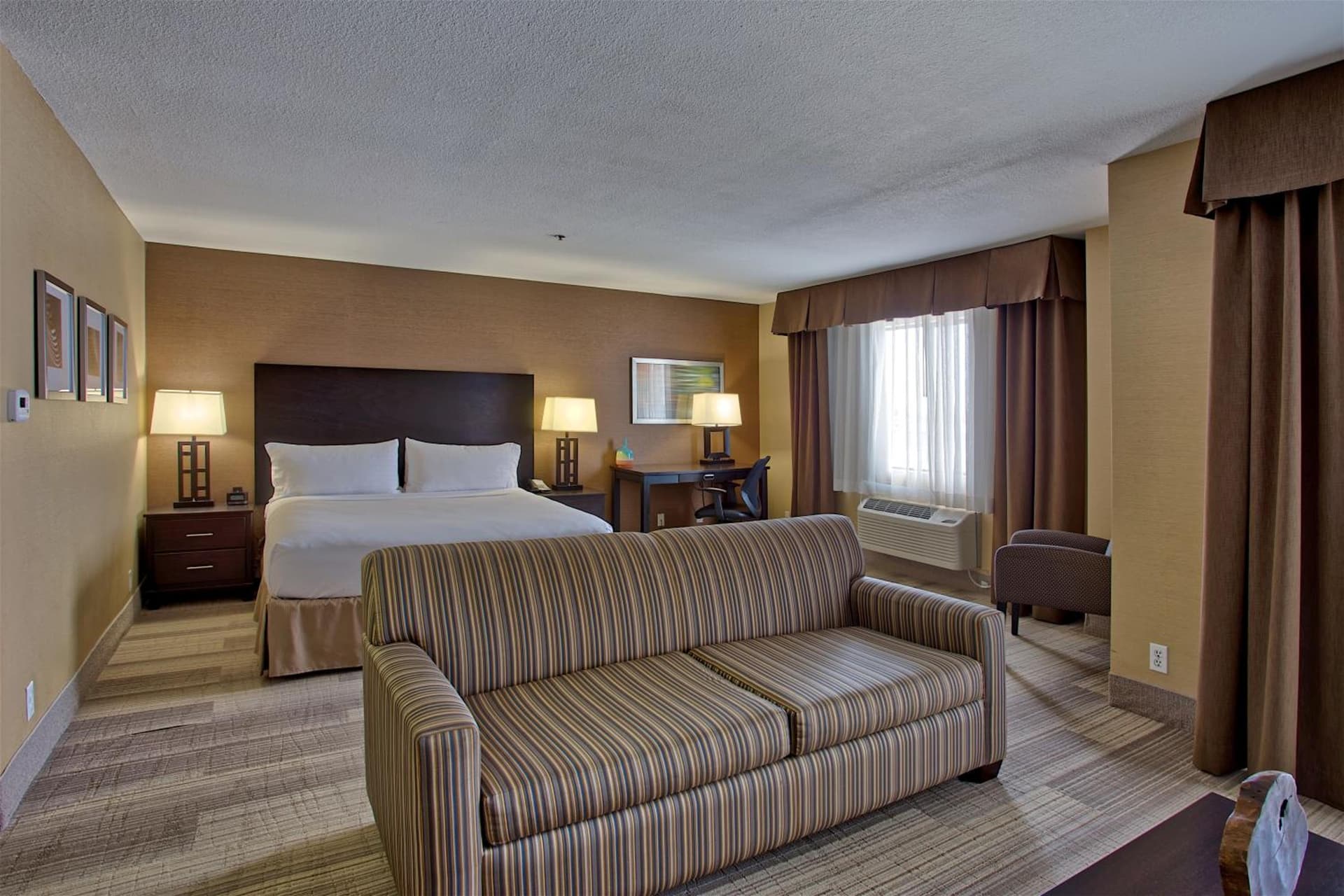 Hampton Inn by Hilton Costa Mesa Newport Beach gallery photo in Costa Mesa, CA — image 42