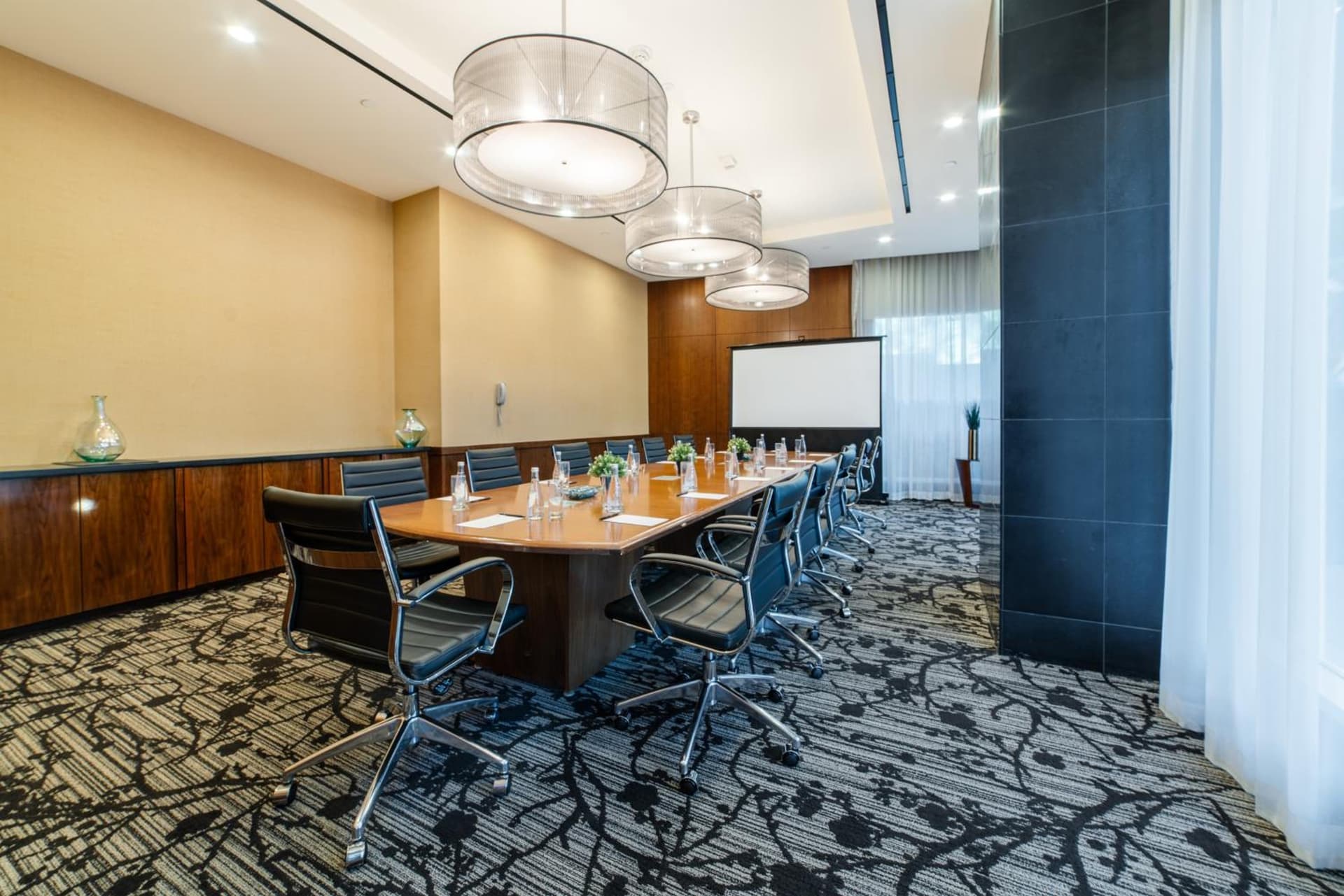 Miyako Hybrid Hotel Torrance gallery photo in Torrance, CA — image 5