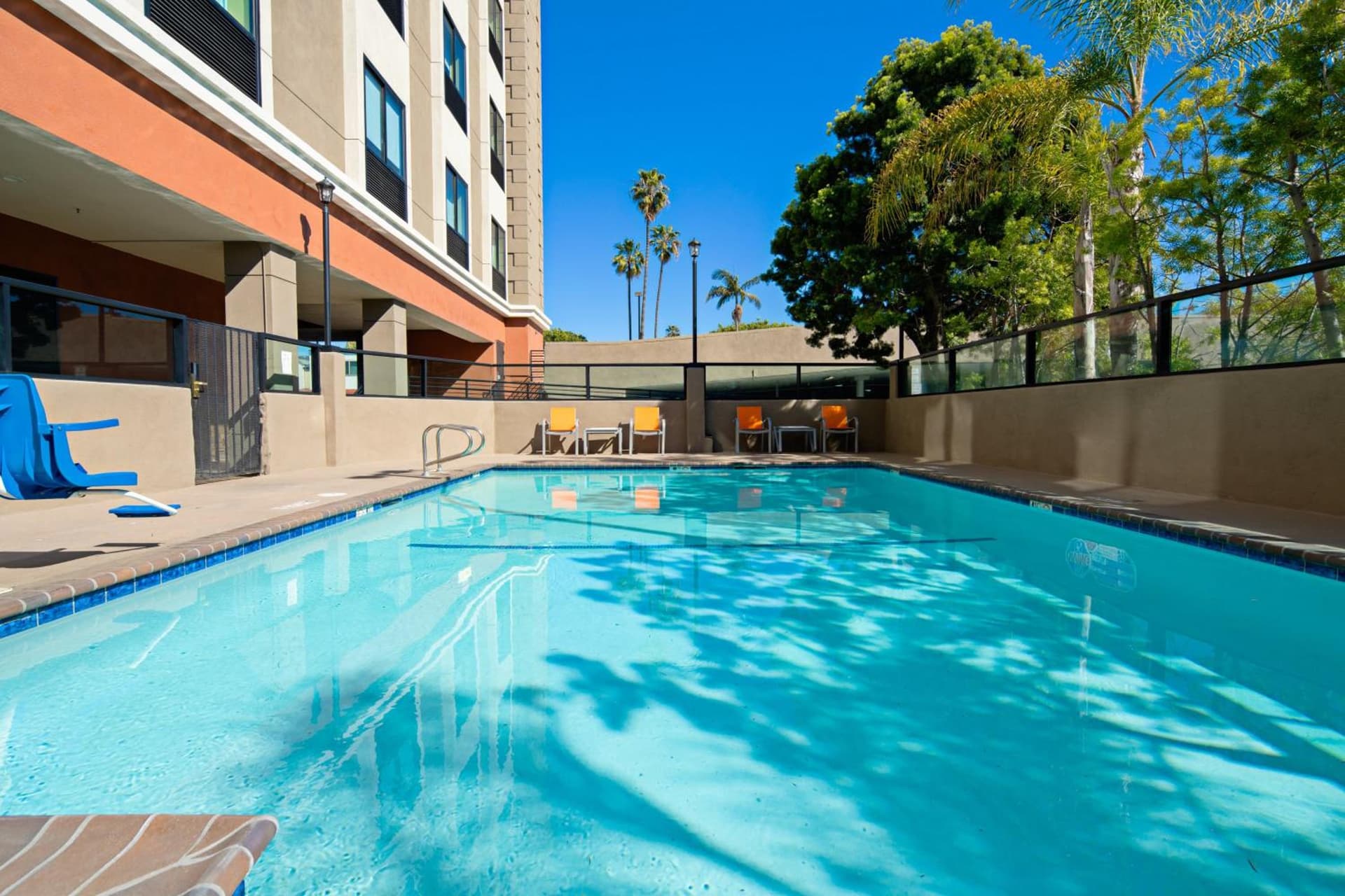 Holiday Inn Express Los Angeles LAX Airport by IHG gallery photo in Los Angeles, CA — image 33