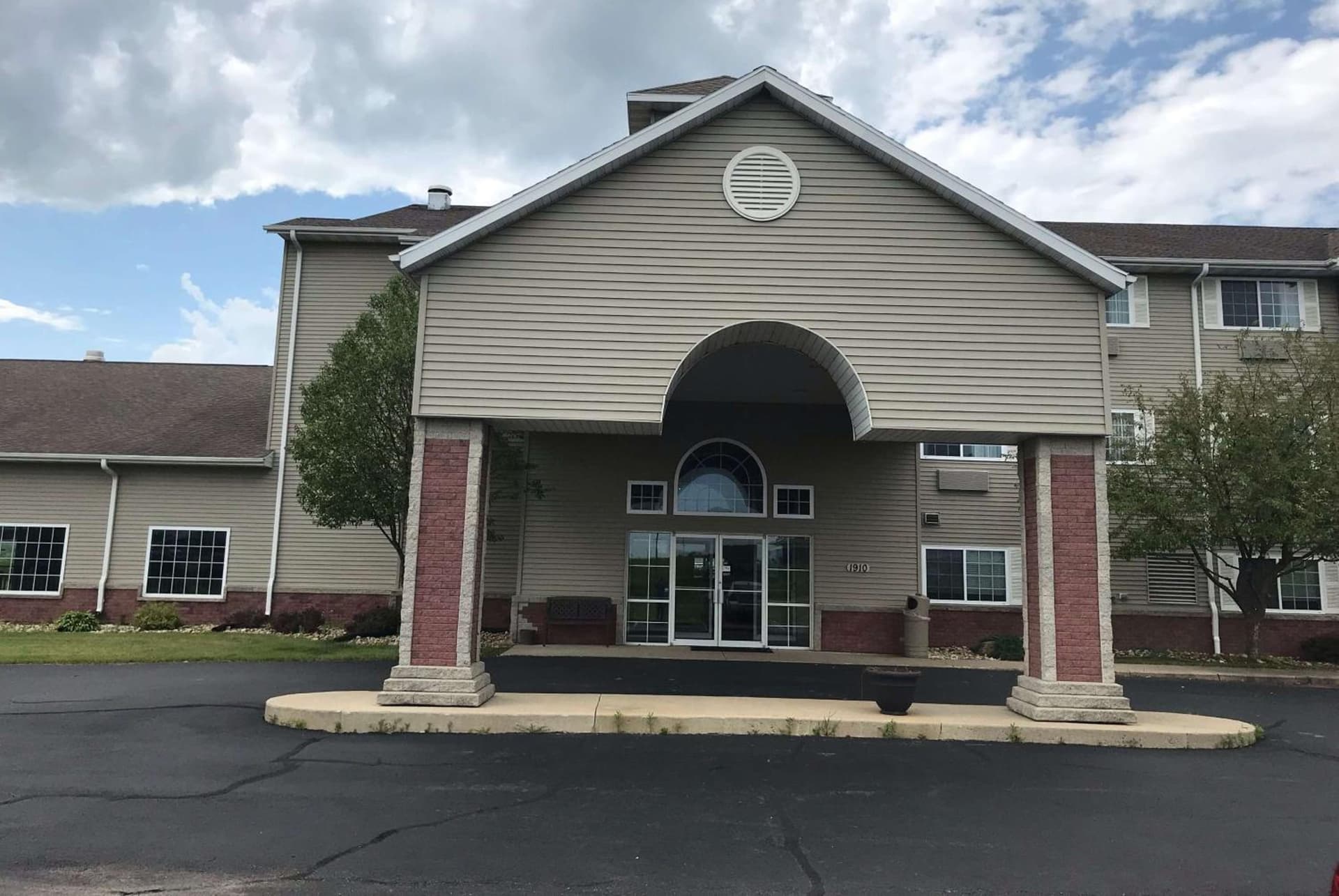 AmericInn by Wyndham Maquoketa featured exterior or lobby in Maquoketa, IA — similar hotel