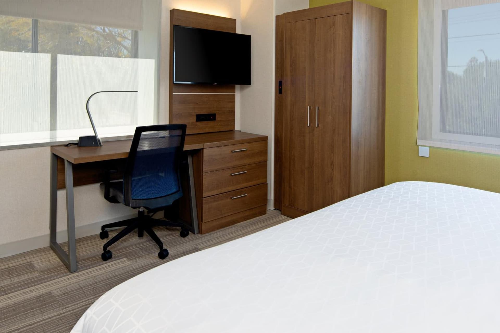 Holiday Inn Express Los Angeles LAX Airport by IHG gallery photo in Los Angeles, CA — image 31