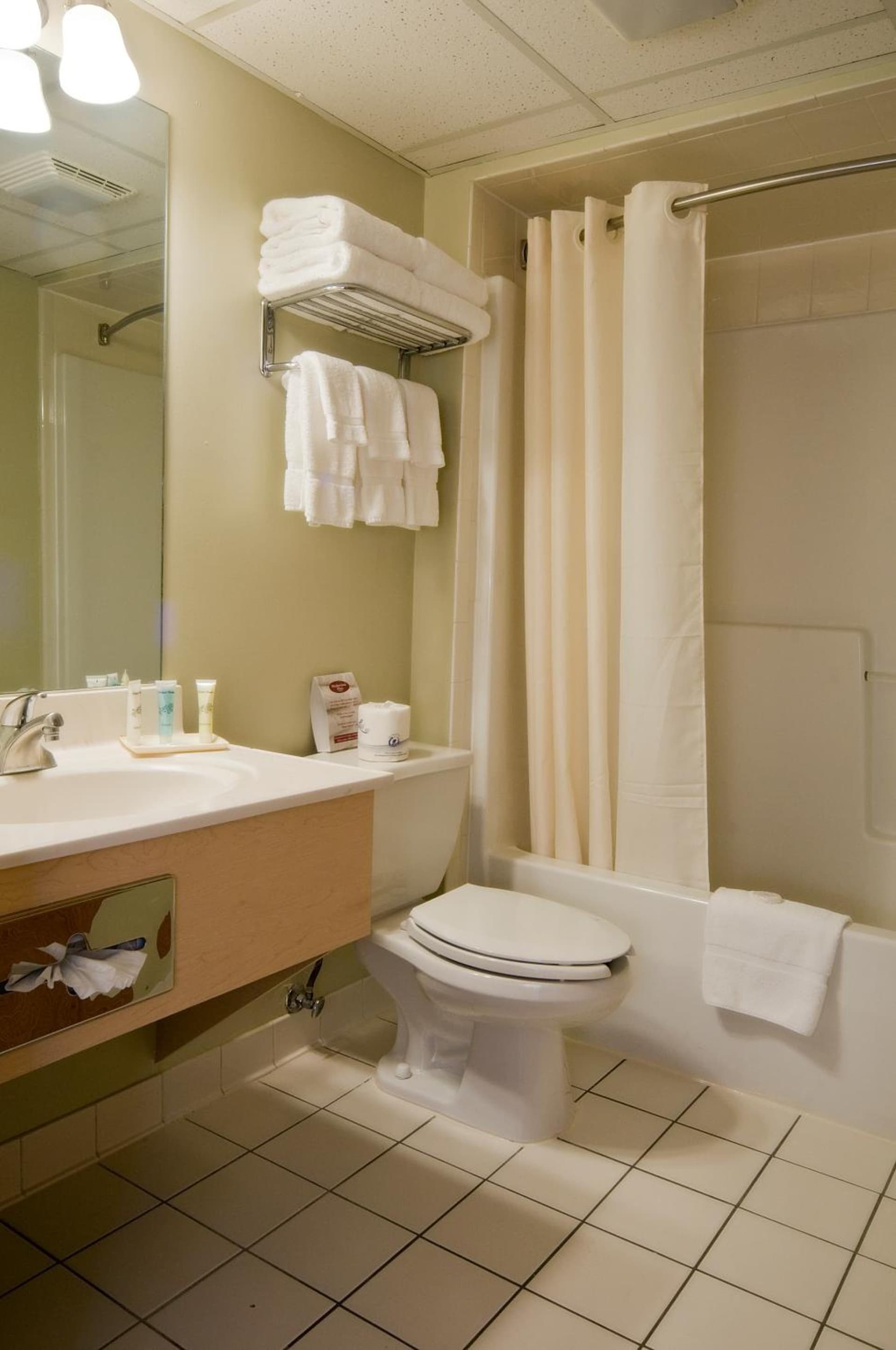 Meadowlands Plaza Hotel gallery photo in Secaucus, NJ — image 34