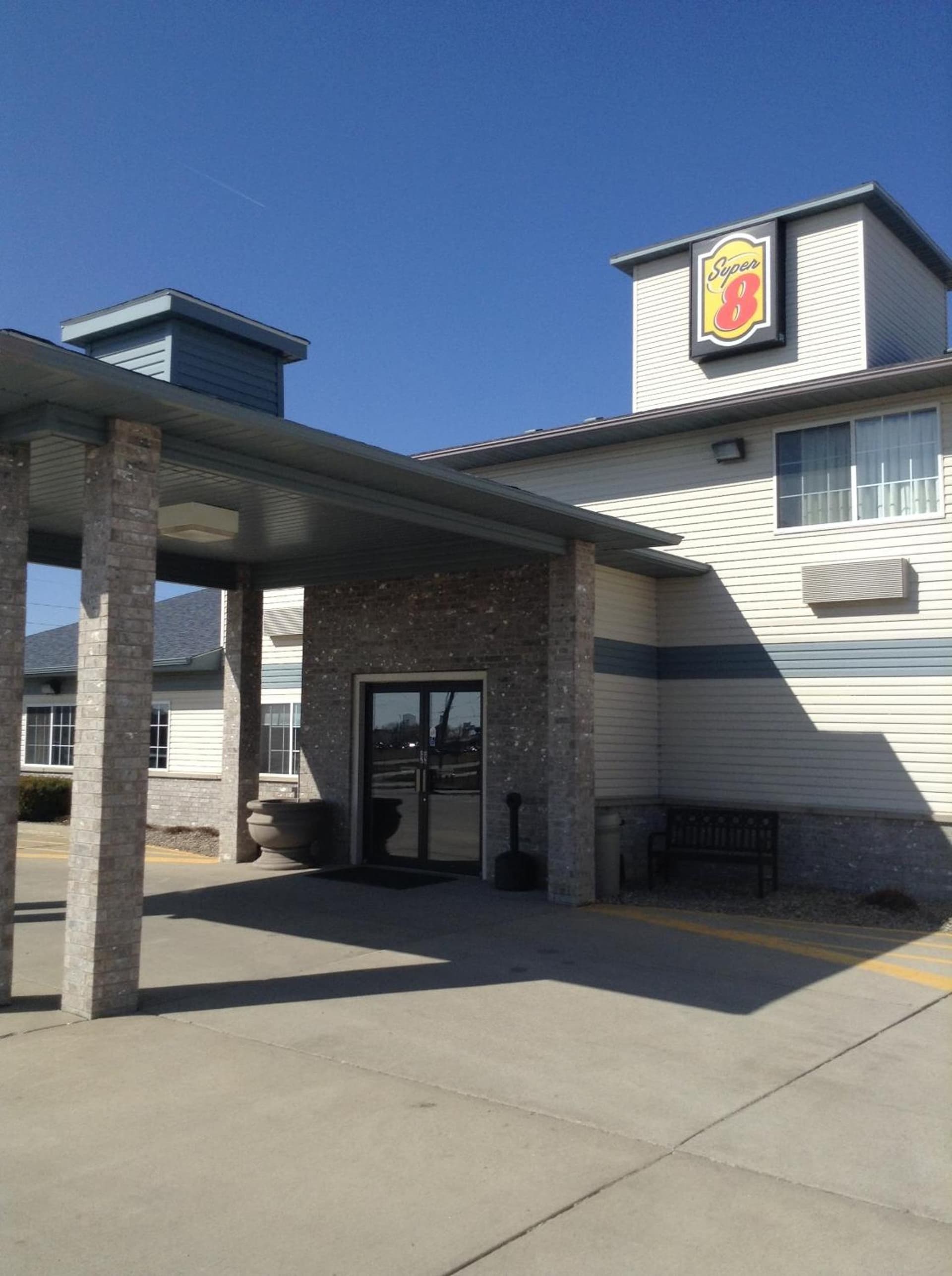 Super 8 by Wyndham Carroll/East property views in Carroll, IA — gallery photo 3