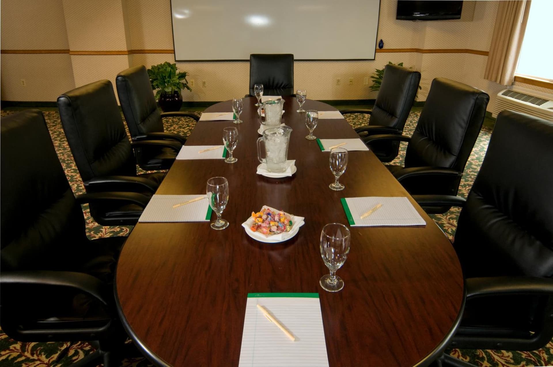 Meadowlands Plaza Hotel gallery photo in Secaucus, NJ — image 37