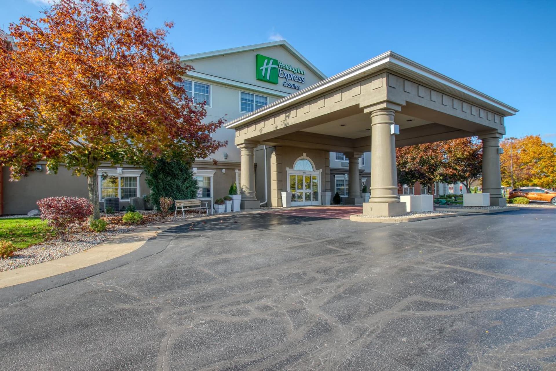 Holiday Inn Express Hotel & Suites Oshkosh by IHG exterior or lobby in Oshkosh, WI — main listing photo