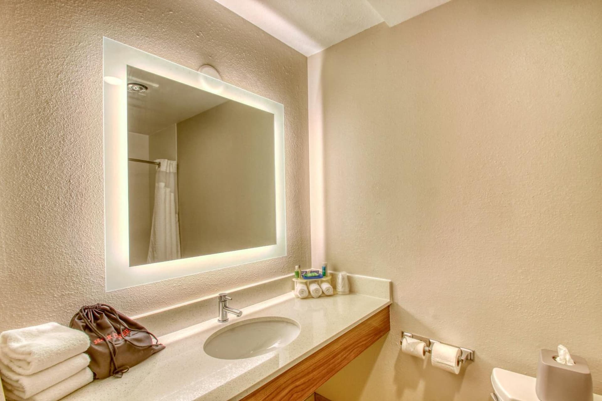 Holiday Inn Express Hotel & Suites Oshkosh by IHG gallery photo in Oshkosh, WI — image 38