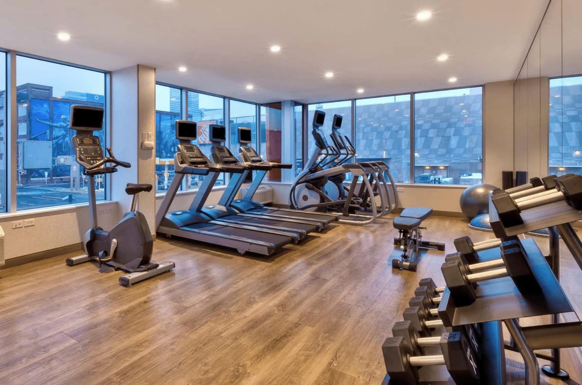 Holiday Inn Express & Suites Jersey City - Holland Tunnel by IHG gallery photo in Jersey City, NJ — image 14