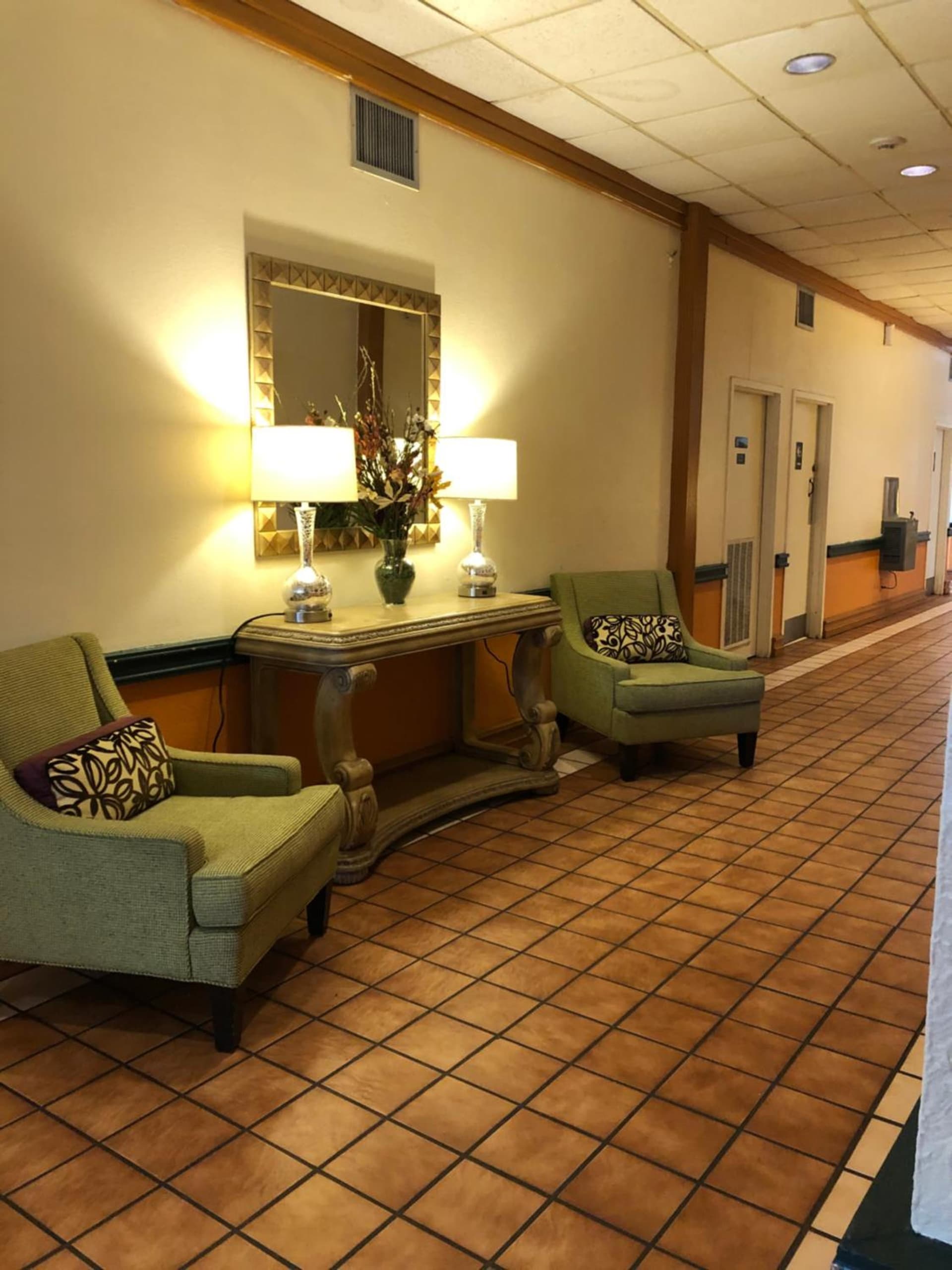 The Grand Hotel Spindletop interior in Beaumont, TX — gallery photo 2