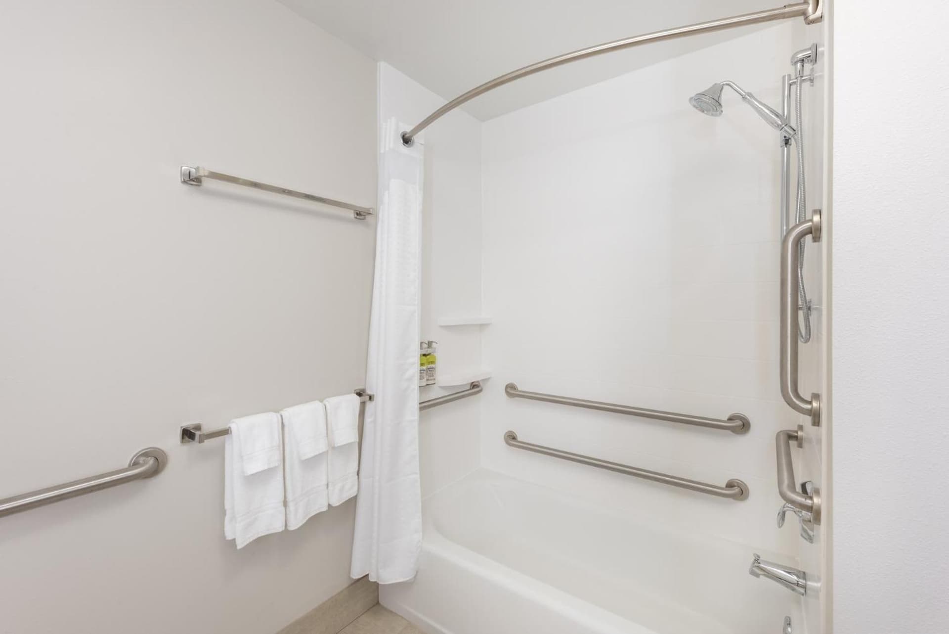 Holiday Inn Express & Suites St. Louis - Chesterfield by IHG property views in Chesterfield, MO — gallery photo 3