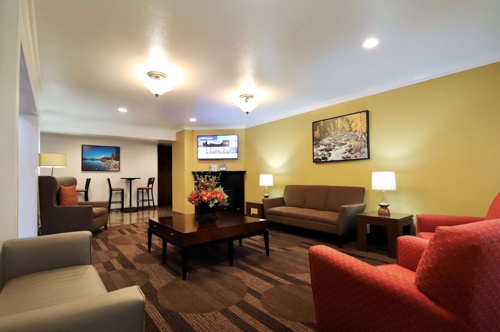 Best Western Chieftain Inn property views in Wenatchee, WA — gallery photo 3