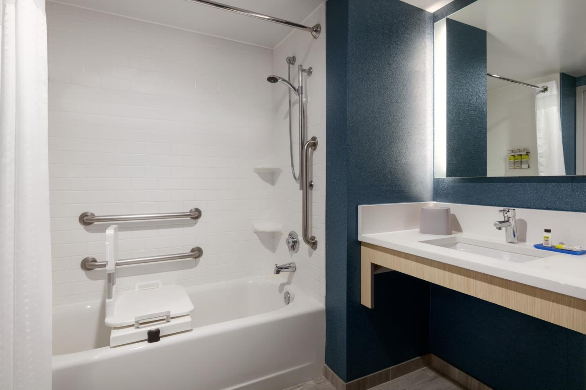 Holiday Inn Express Hotel & Suites Norfolk Airport by IHG gallery photo in Norfolk, VA — image 30