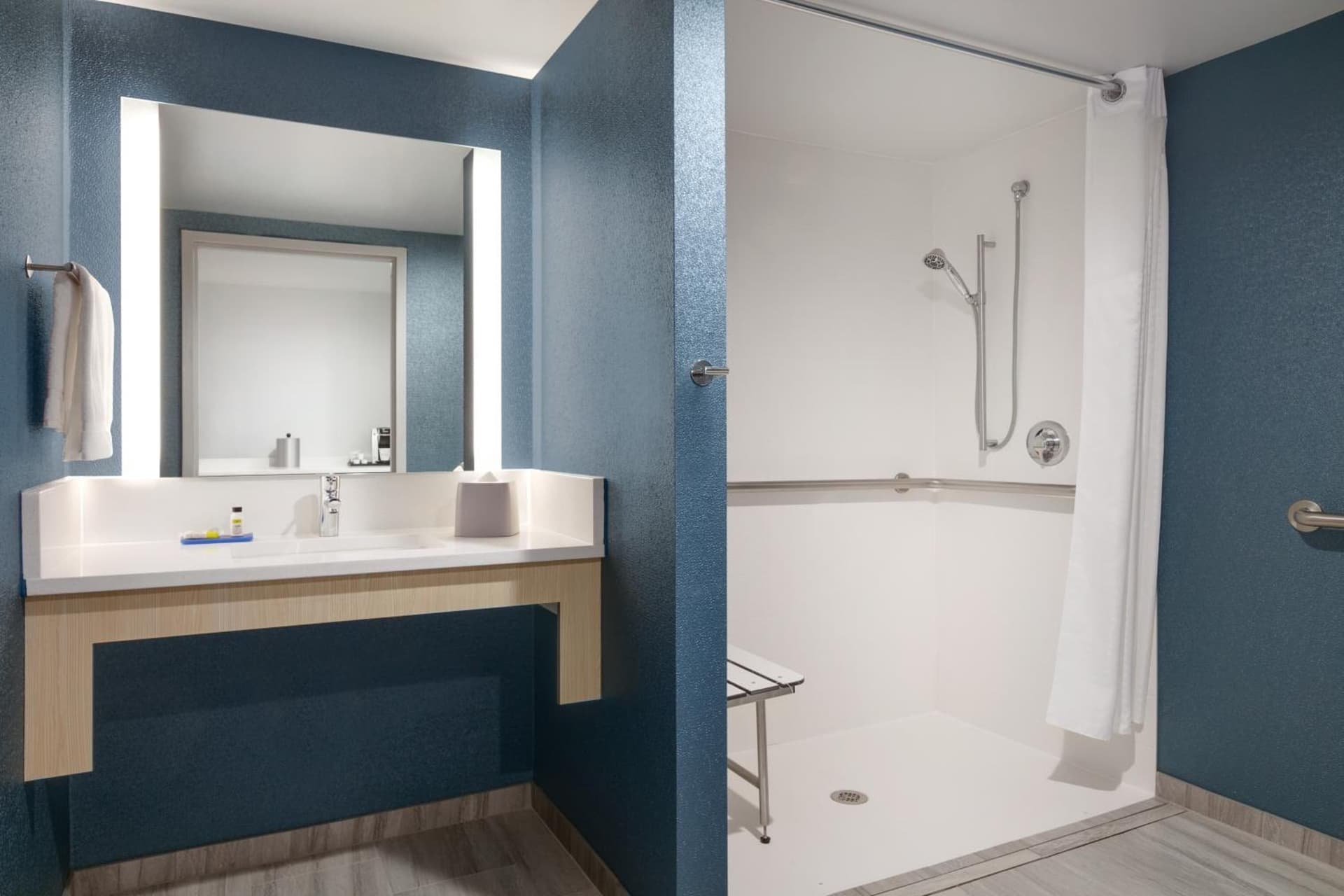 Holiday Inn Express Hotel & Suites Norfolk Airport by IHG gallery photo in Norfolk, VA — image 50