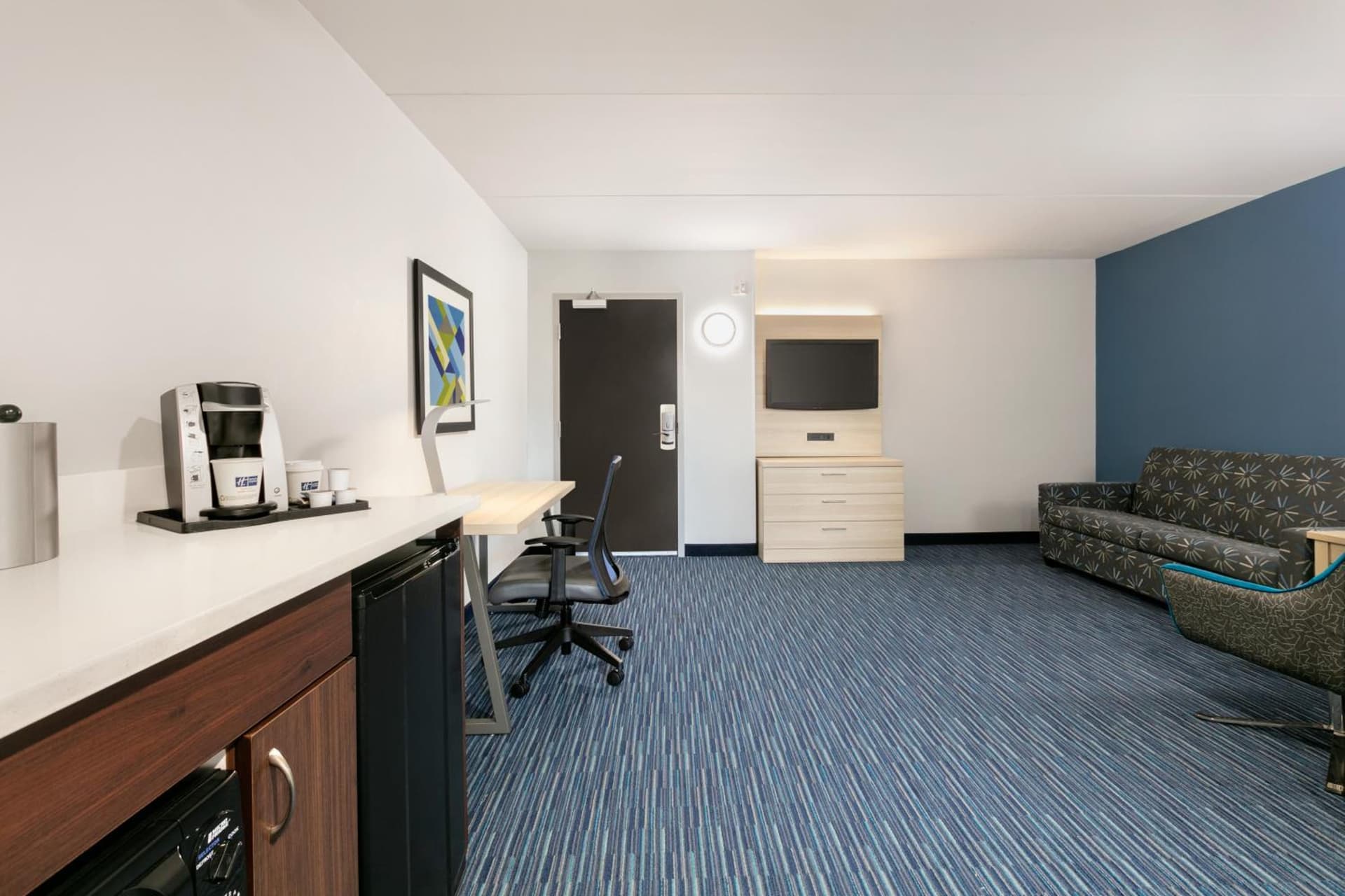 Holiday Inn Express Hotel & Suites Norfolk Airport by IHG gallery photo in Norfolk, VA — image 21