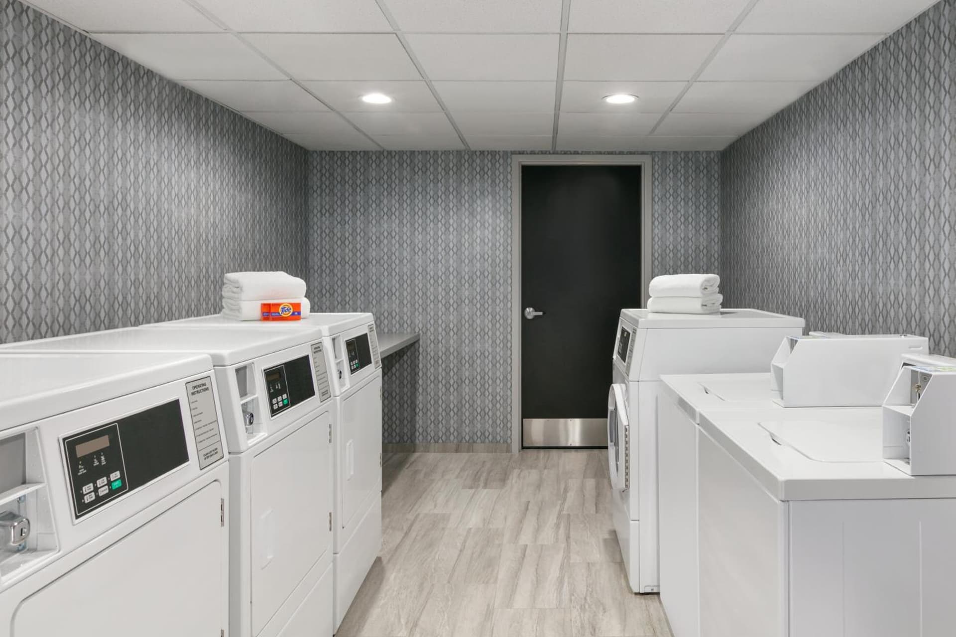 Holiday Inn Express Hotel & Suites Norfolk Airport by IHG gallery photo in Norfolk, VA — image 38