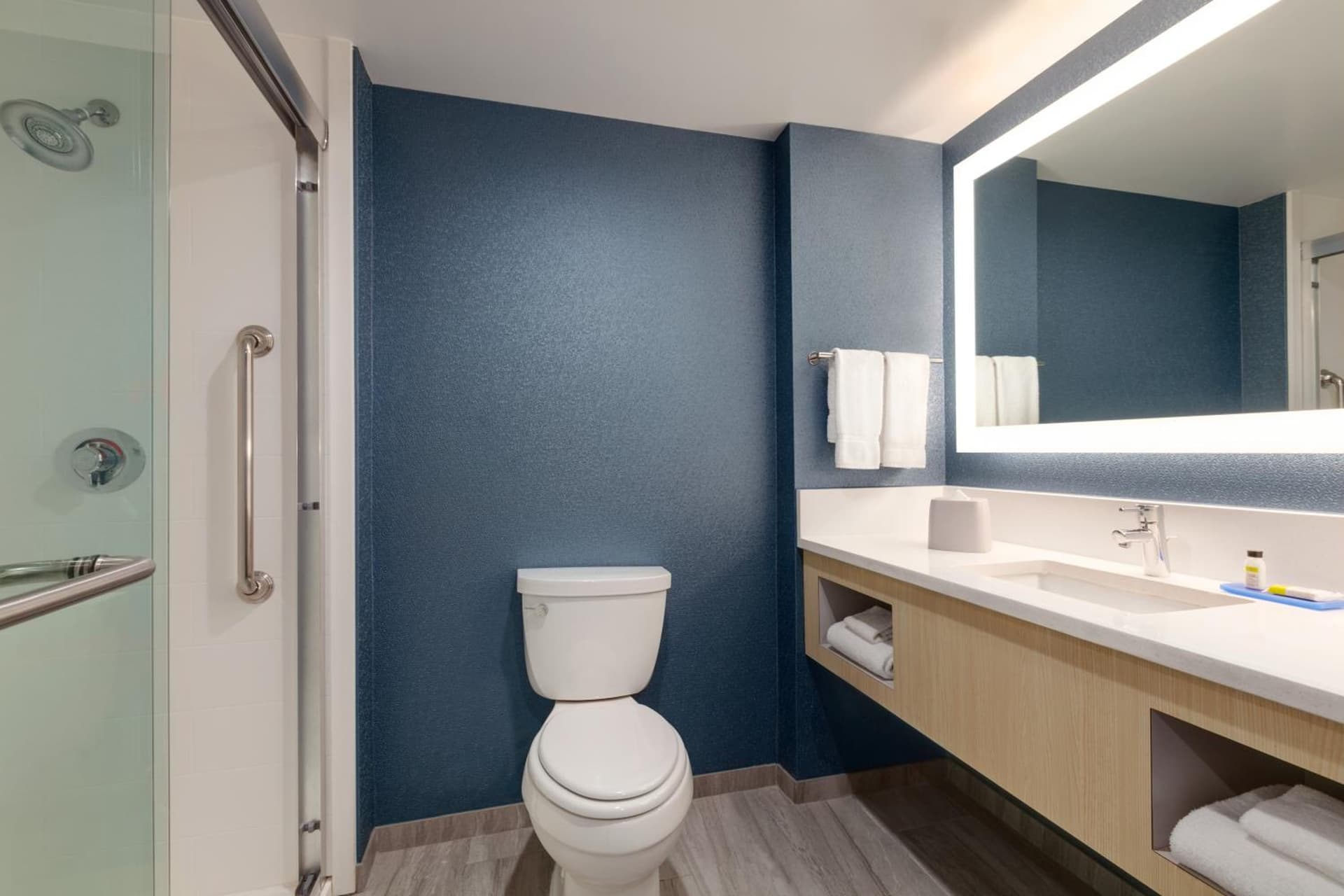 Holiday Inn Express Hotel & Suites Norfolk Airport by IHG gallery photo in Norfolk, VA — image 57