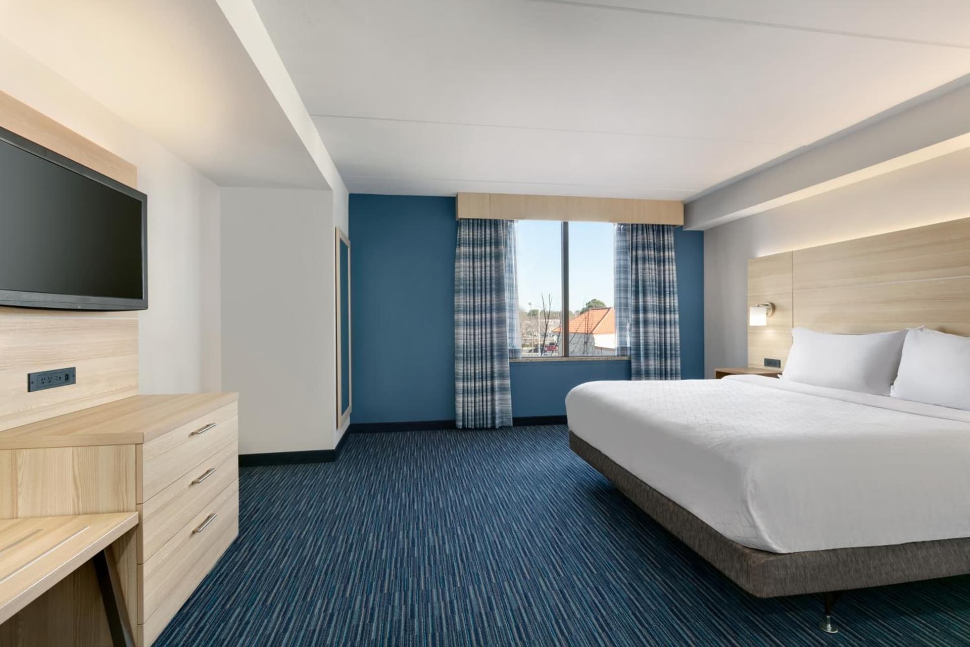 Holiday Inn Express Hotel & Suites Norfolk Airport by IHG gallery photo in Norfolk, VA — image 32