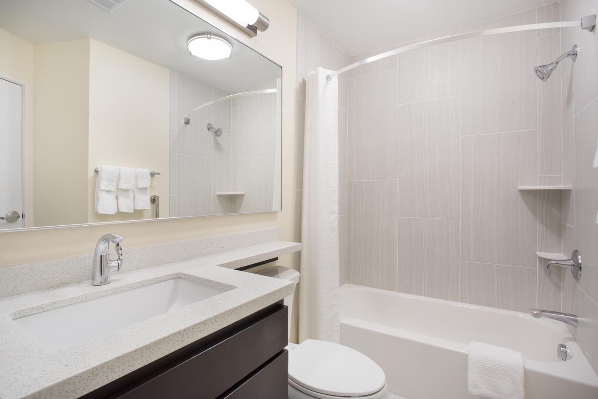 Candlewood Suites Dickinson by IHG interior in Dickinson, ND — gallery photo 2