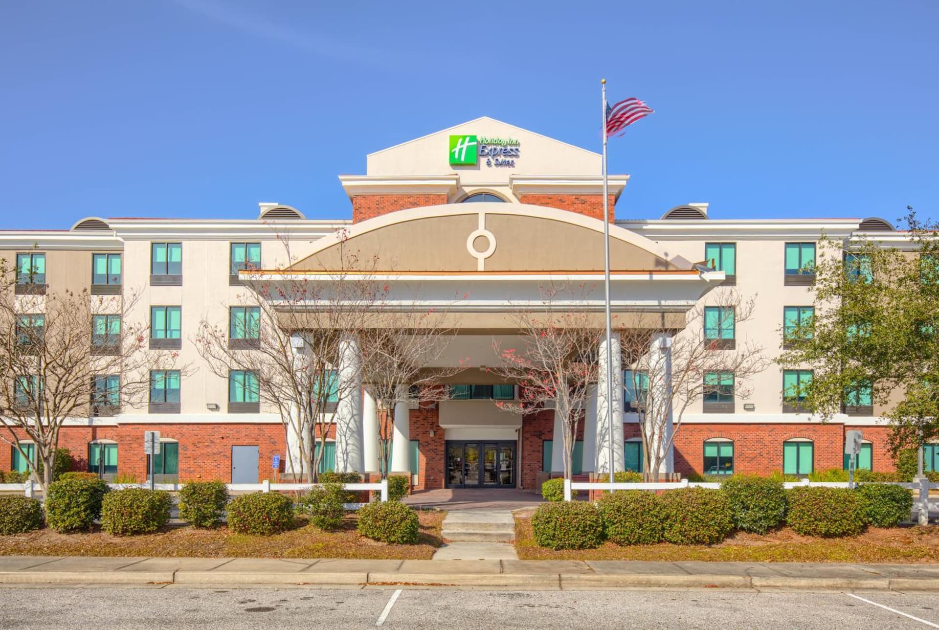 Holiday Inn Express Hotel & Suites Gulf Shores by IHG interior in Gulf Shores, AL — gallery photo 2