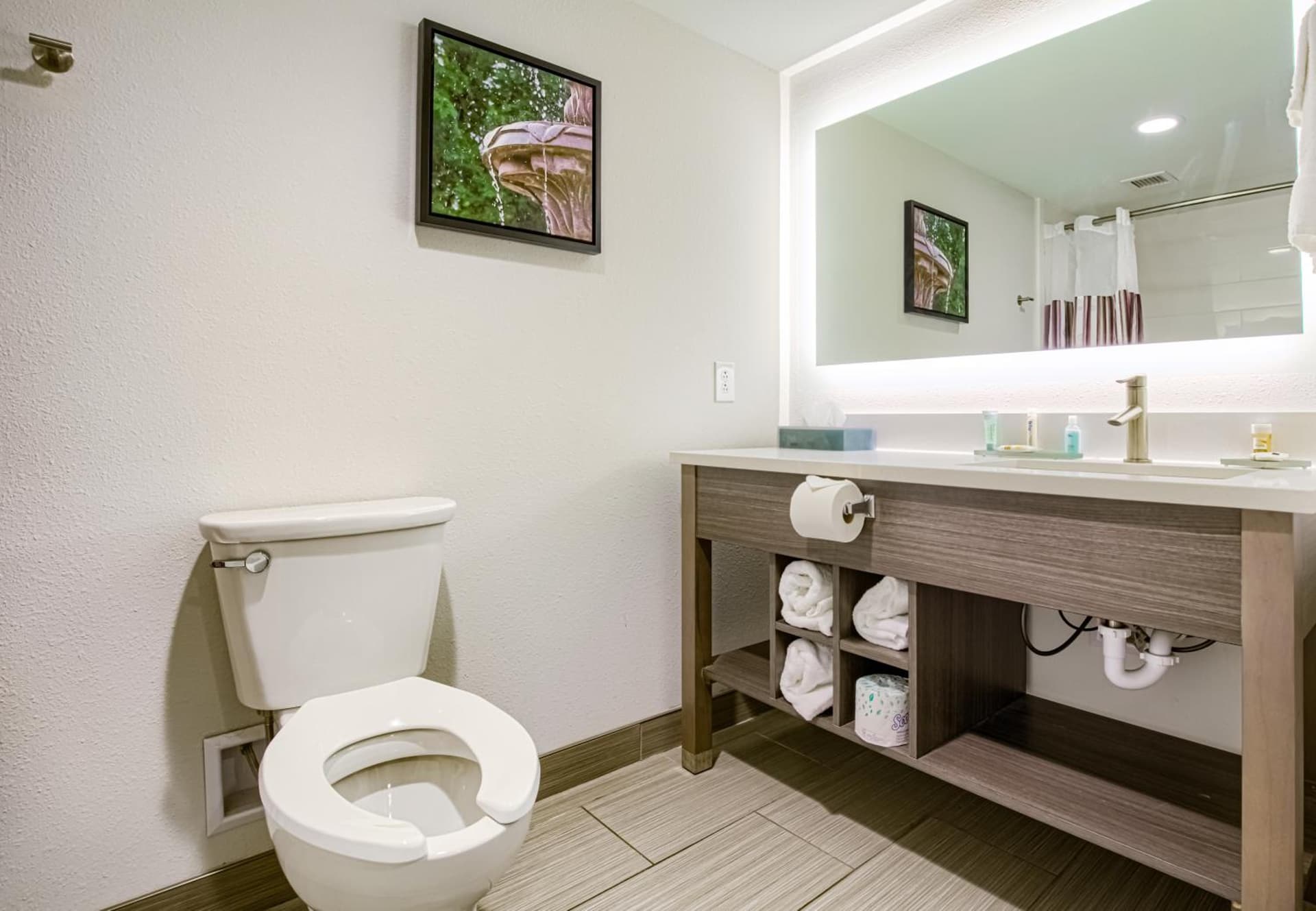 La Quinta by Wyndham Mobile gallery photo in Mobile, AL — image 14