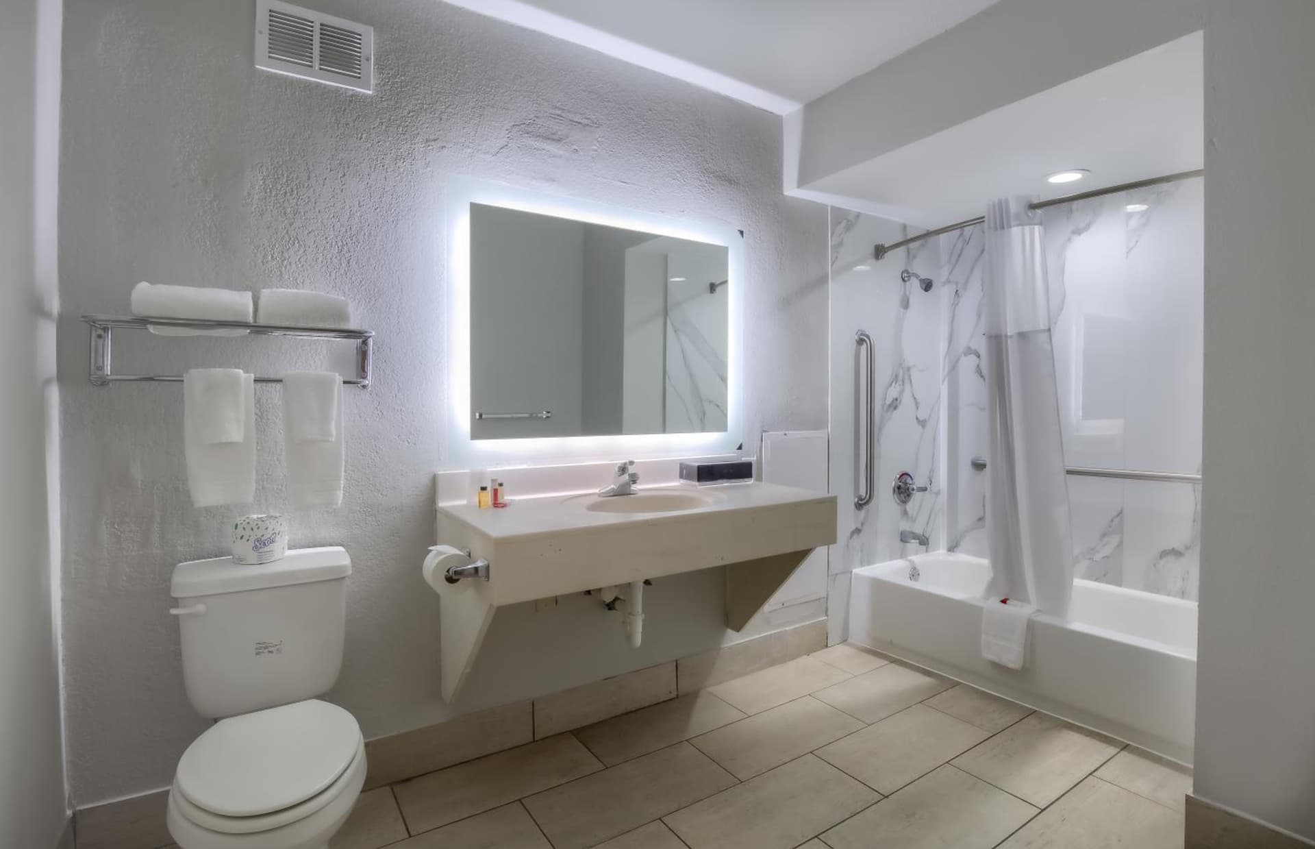 Days Inn by Wyndham Mobile I-65 gallery photo in Mobile, AL — image 35